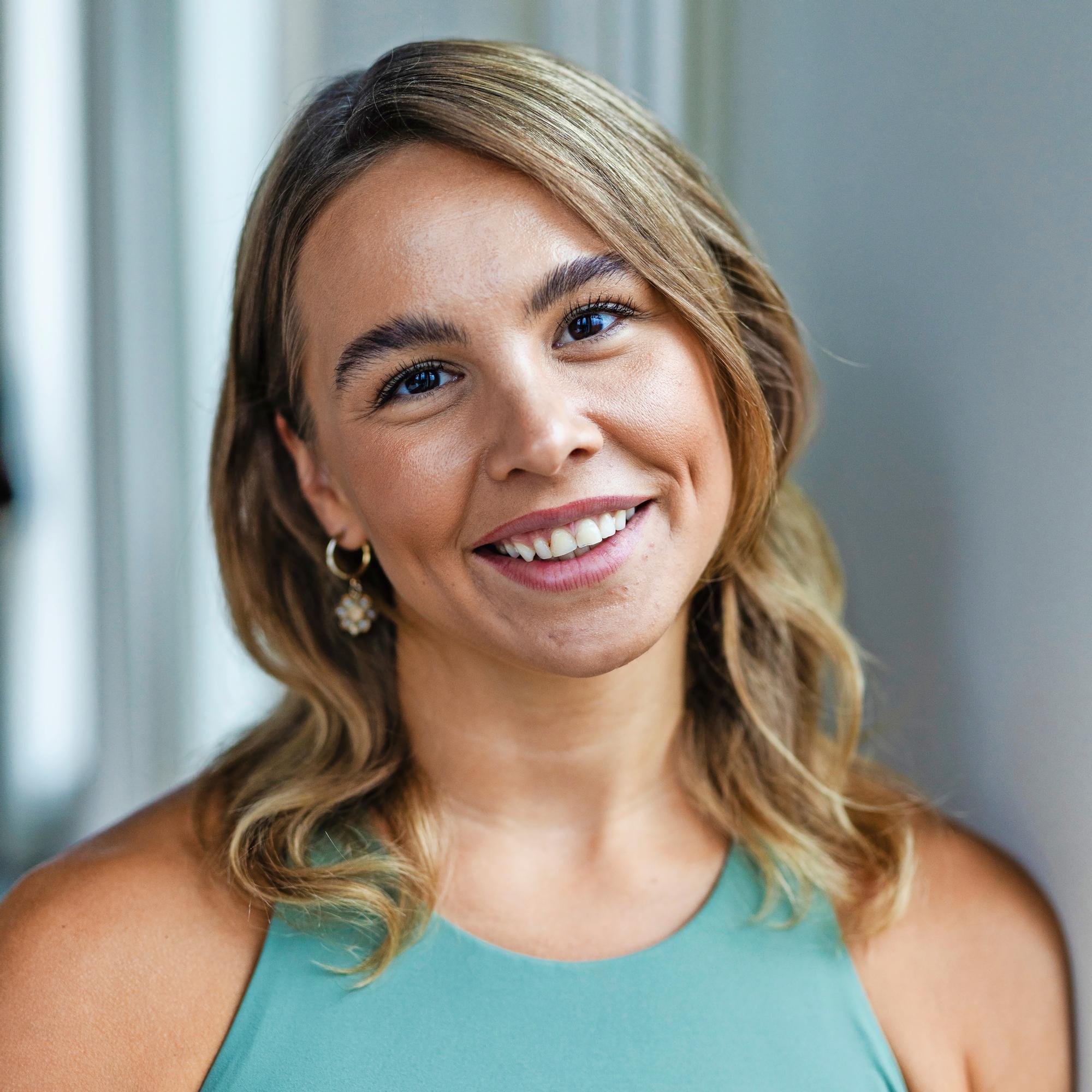 Eveliina, 29, eli hektistä elämää – sitten hän kouluttautui äänimaljavalmentajaksi: ”Olin puulla päähän lyöty, kuinka tehokasta stressin lievitystä se oli”