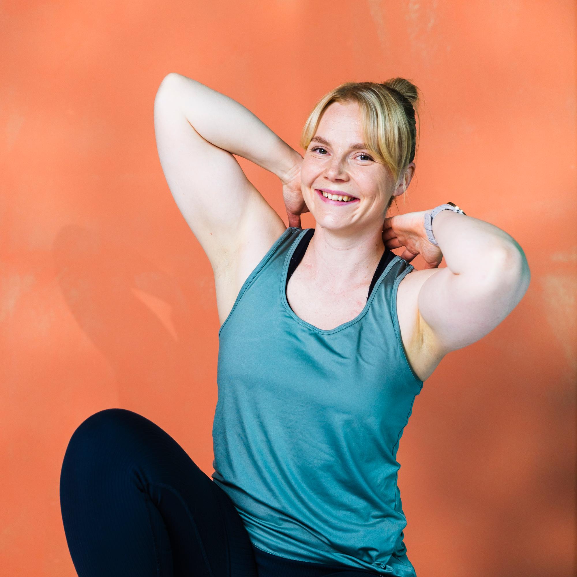 Niska jumissa? 5 helppoa liikettä, joilla ehkäiset ja hoidat somekyhmyä