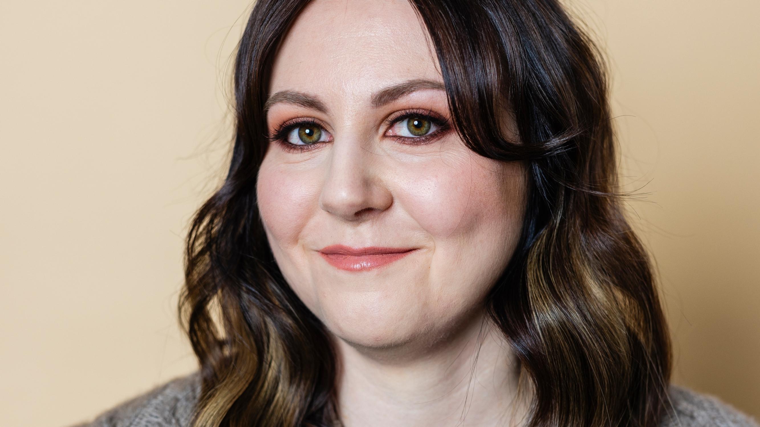 Sanna, 36, sai muuttumisleikissä meikin, joka korostaa hänen silmiensä väriä – näin teet värianalyysin avulla paremman silmämeikin