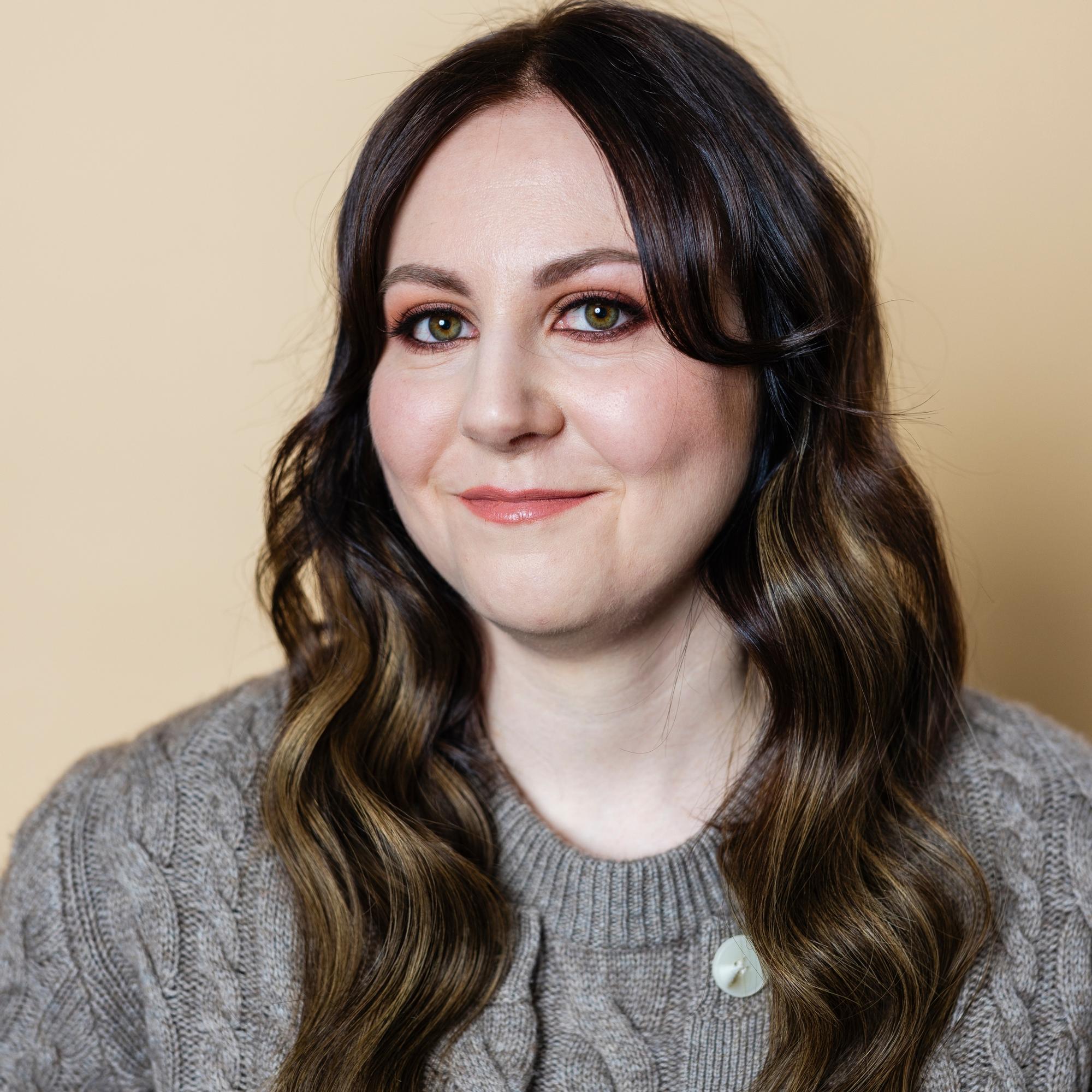 Sanna, 36, sai muuttumisleikissä meikin, joka korostaa hänen silmiensä väriä – näin teet värianalyysin avulla paremman silmämeikin