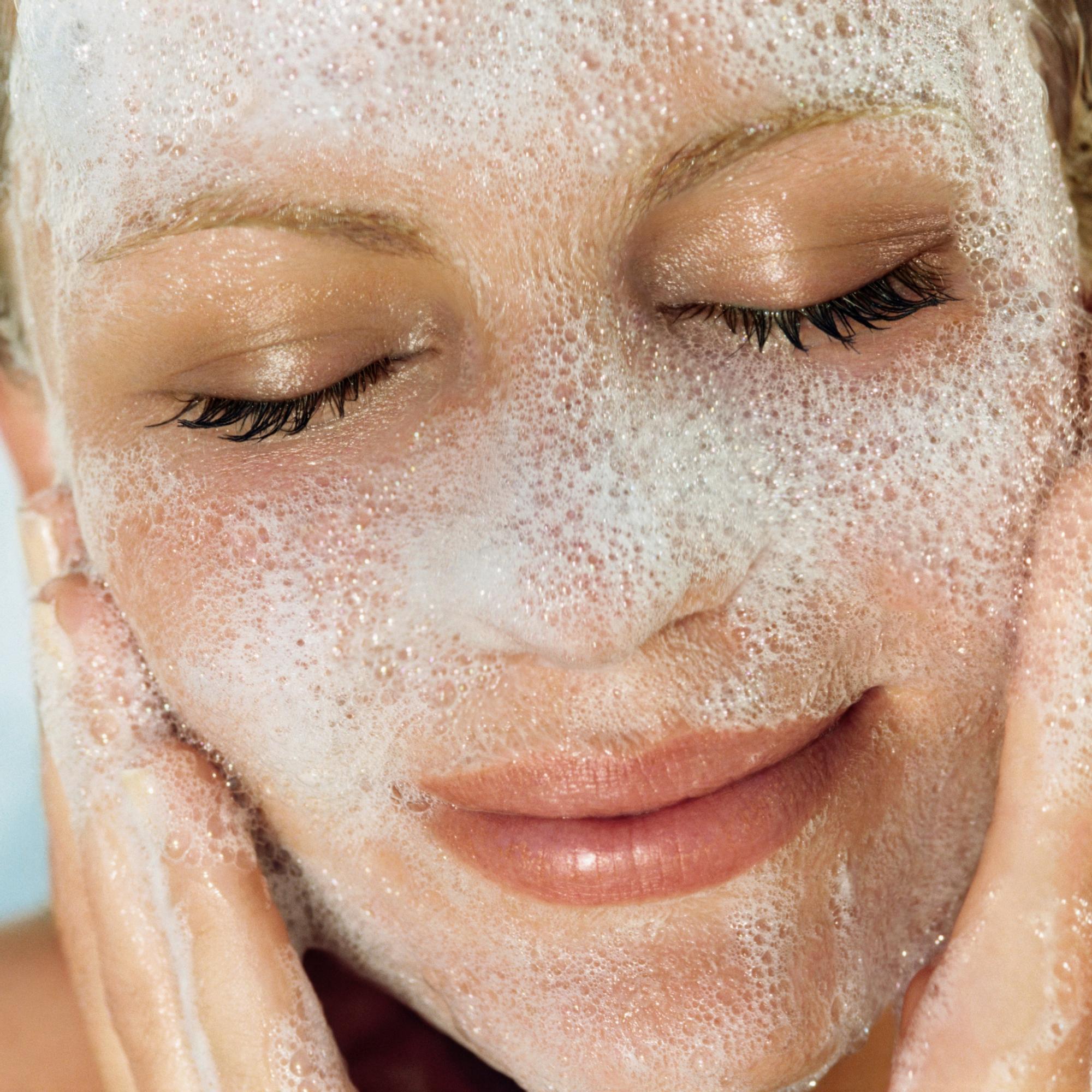 Tässä ovat parhaat meikinpuhdistusaineet apteekista – kaikki maksavat alle 25 euroa, ja voittaja poistaa jopa vedenkestävän meikin ärsyttämättä