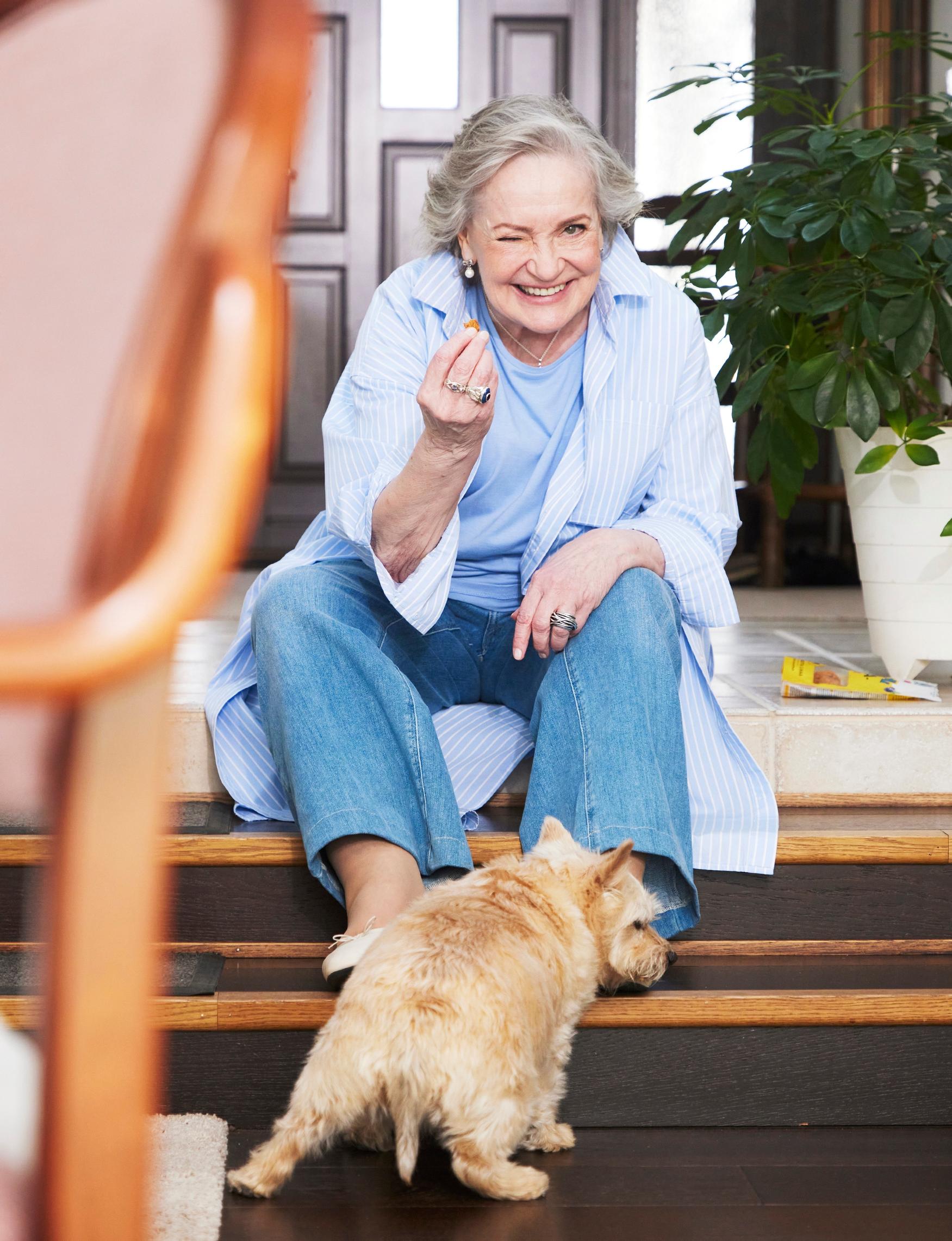 Rean perheeseen kuuluu norwichinterrieri Sonja, joka on jo 15-vuotias.