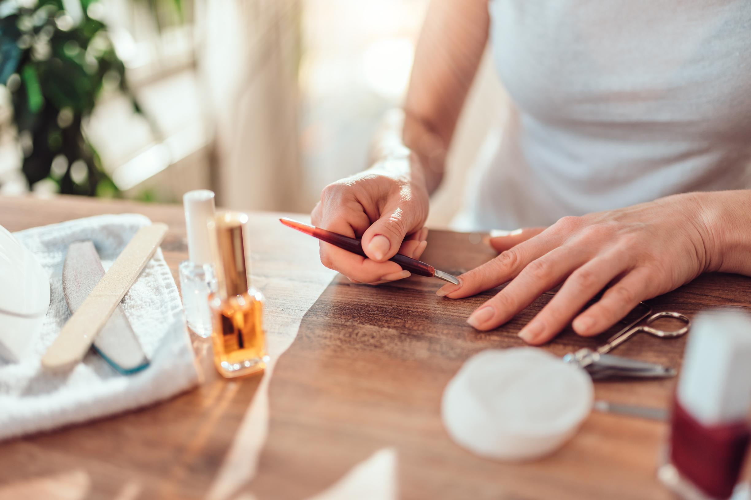 Näin lakkaat kynnet oikein