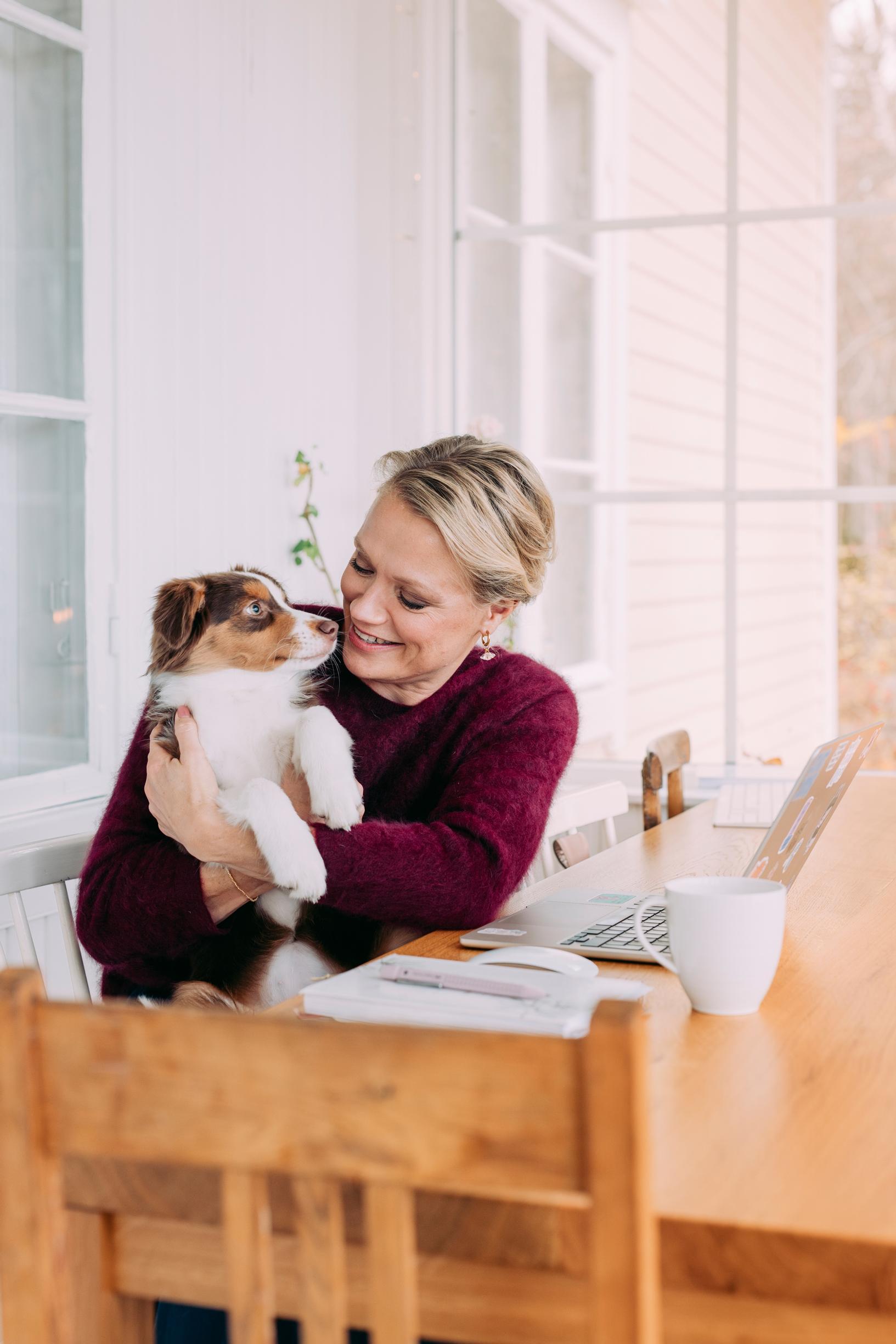 Lasikuistilla ovat syntyneet Maaretin suositut tietokirjat, kuten uusin Mielenrauha.