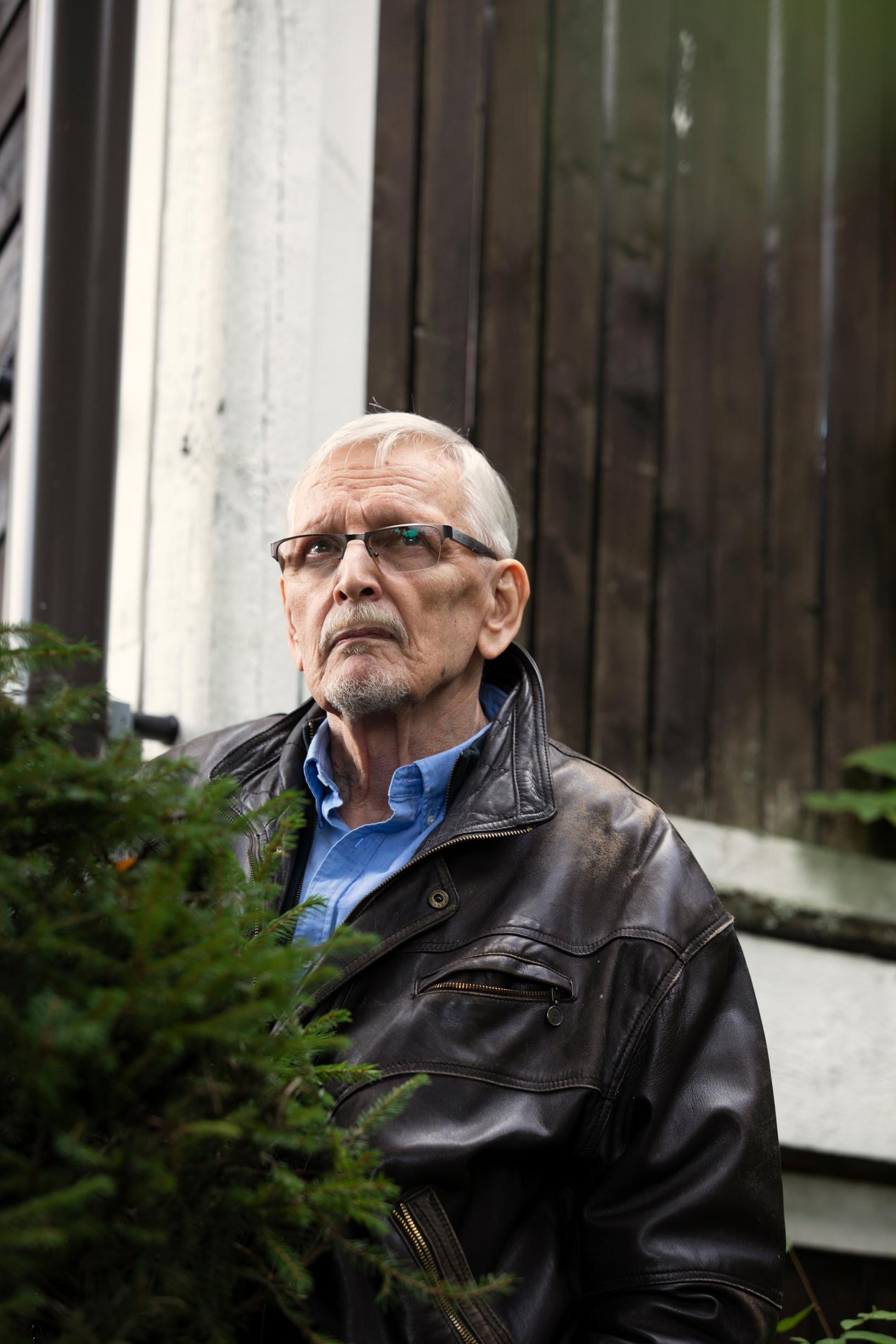 Hannu arvelee, että osan rakkaudettomuuden kokemuksesta hän on työntänyt omille pojilleen.