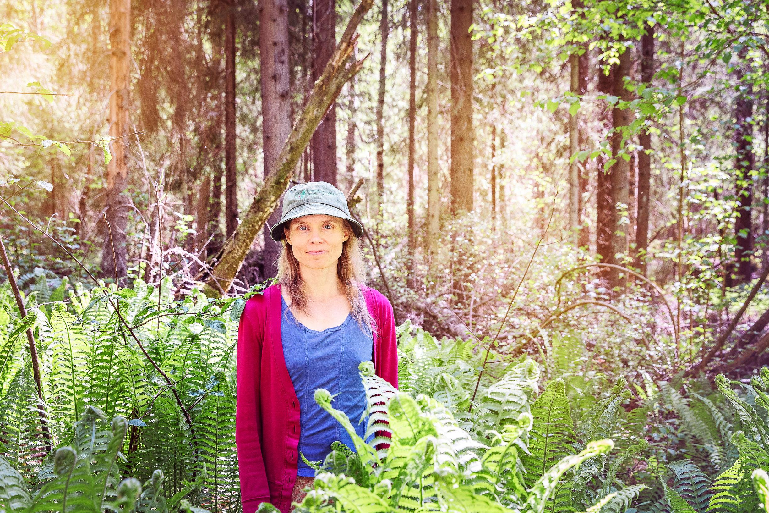 Kirjailija Anni Kytömäki koki valtavaa epätoivoa, kun häntä kutsuttiin liian hiljaiseksi: ”Miksi ei saa pysyä sisällä kuoressaan, jos on todennut tarvitsevansa sitä?"