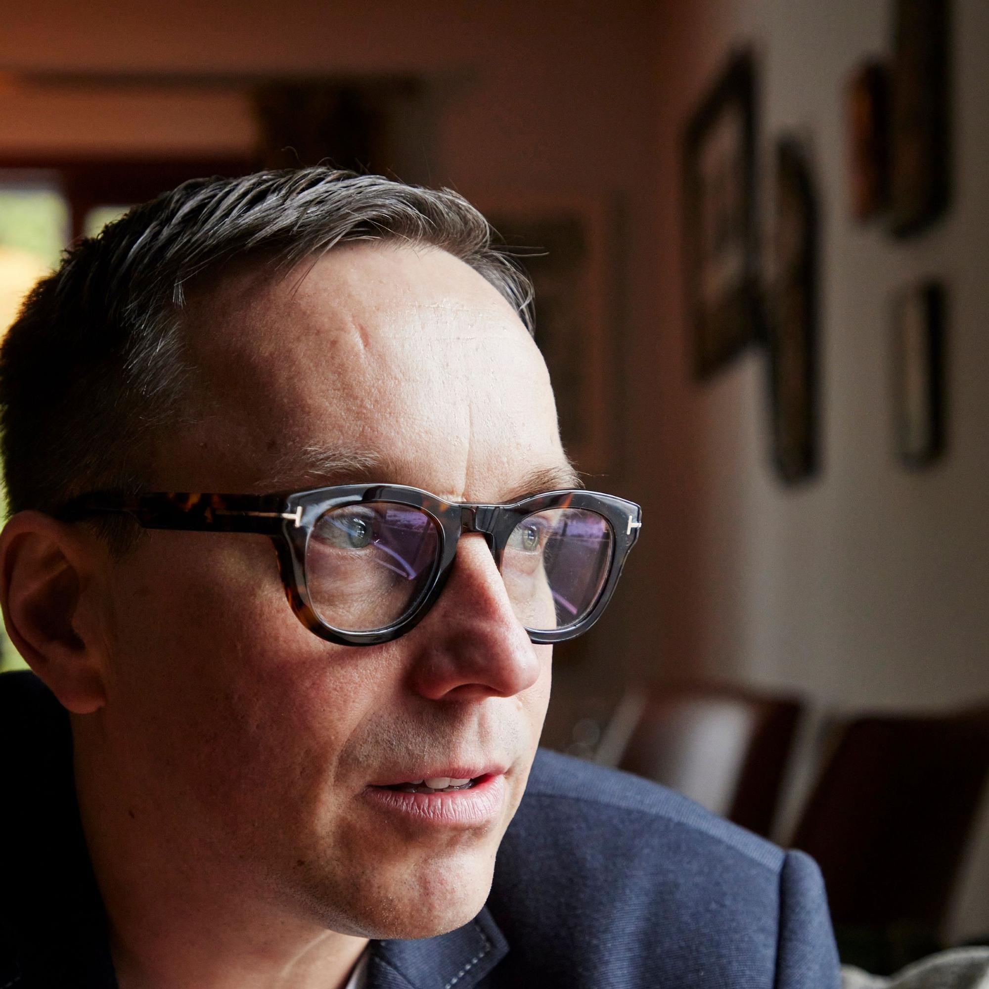 Johannes Lahtela sai avioliitossaan raivokohtauksia ja alkoi etsiä syitä perhehistoriastaan: ”Parisuhteessa aktivoituvat kaikki traumat”