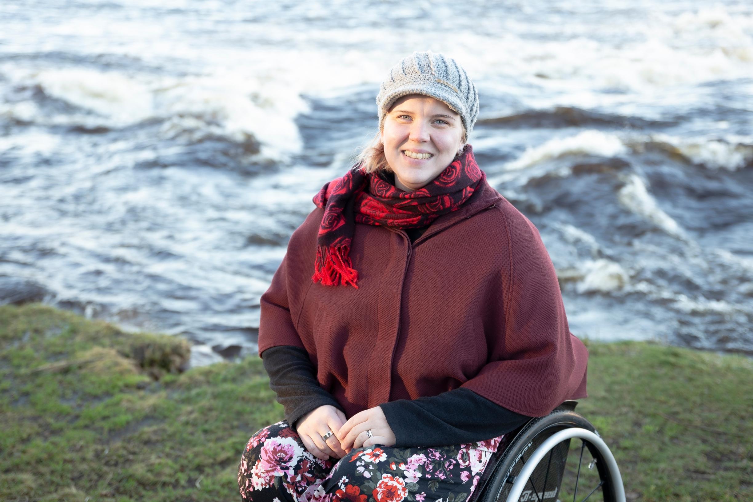 Krista oli ollut kuukauden täysi-ikäinen, kun autokolari mullisti hänen elämänsä: ”Niissä hetkissä, kun itse ei pärjää, toiset kannattelevat”