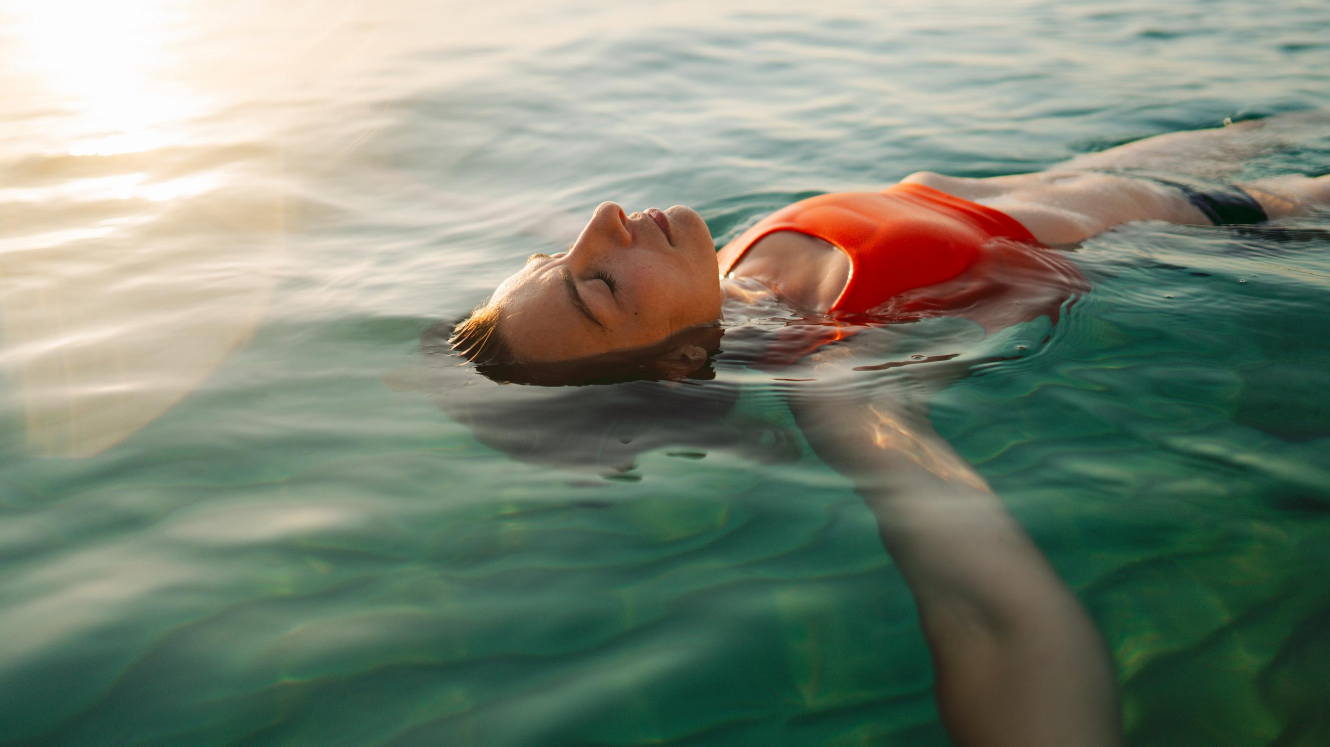 Päänsäryn paikka ja vahvuus voivat kertoa, mistä kipu johtuu – yllättävä juoma voi saada säryn loppumaan alkuunsa