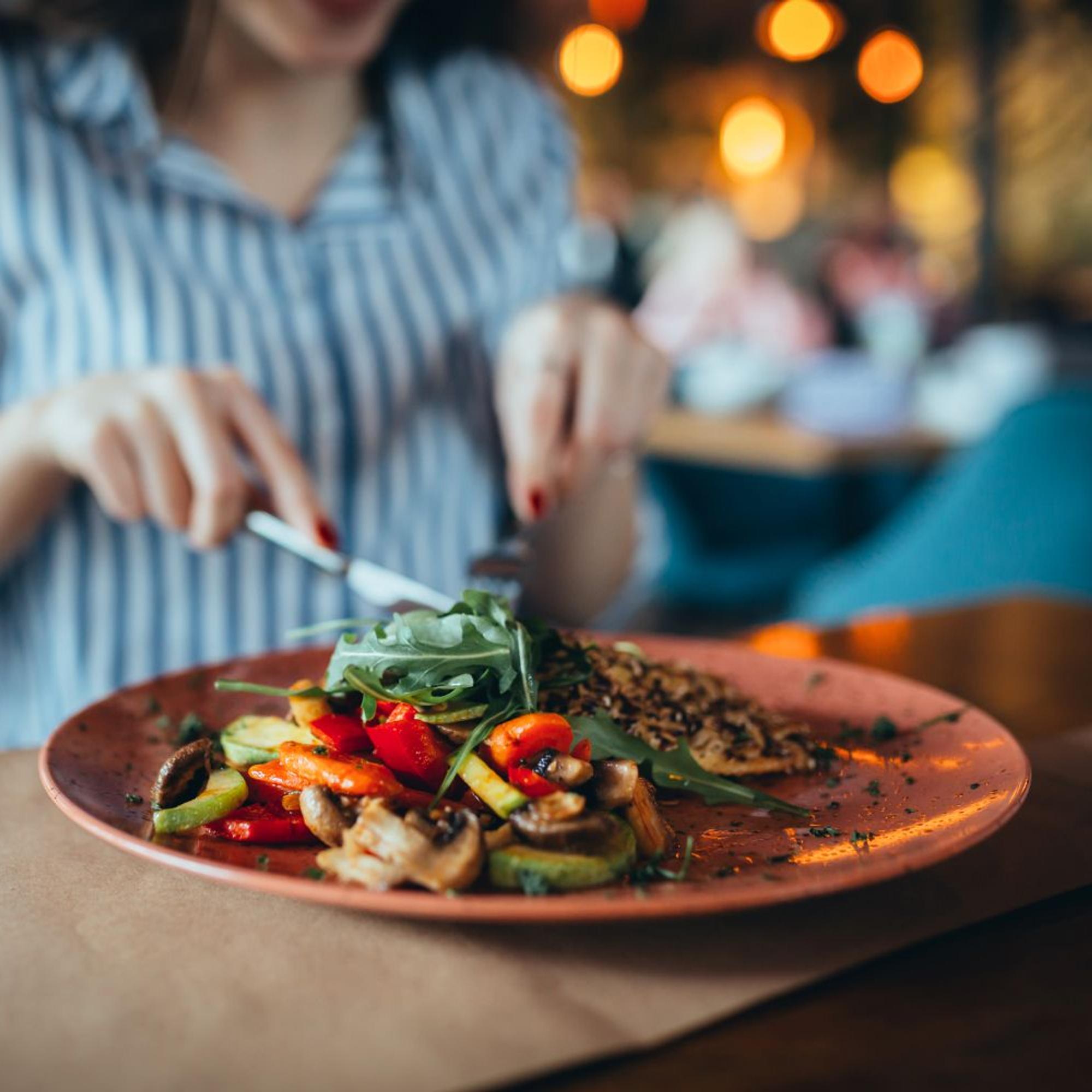 Näin voit laskea stressiä ruokavaliolla – asiantuntijat kertovat 5 helppoa vinkkiä