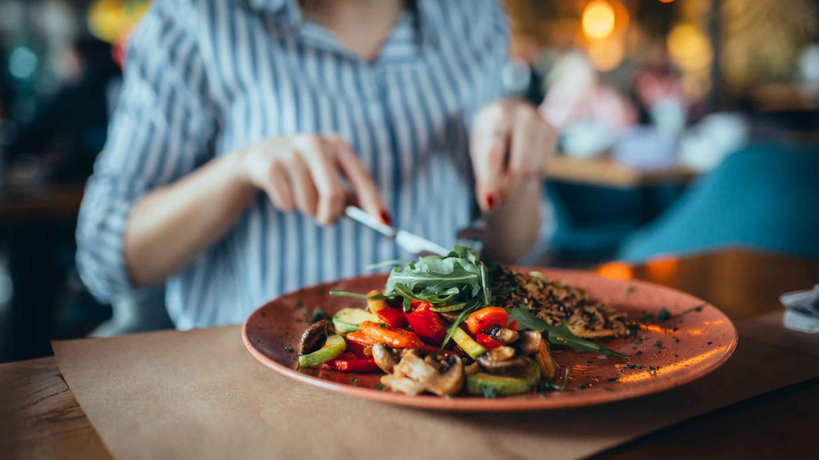 Näin voit laskea stressiä ruokavaliolla – asiantuntijat kertovat 5 helppoa vinkkiä