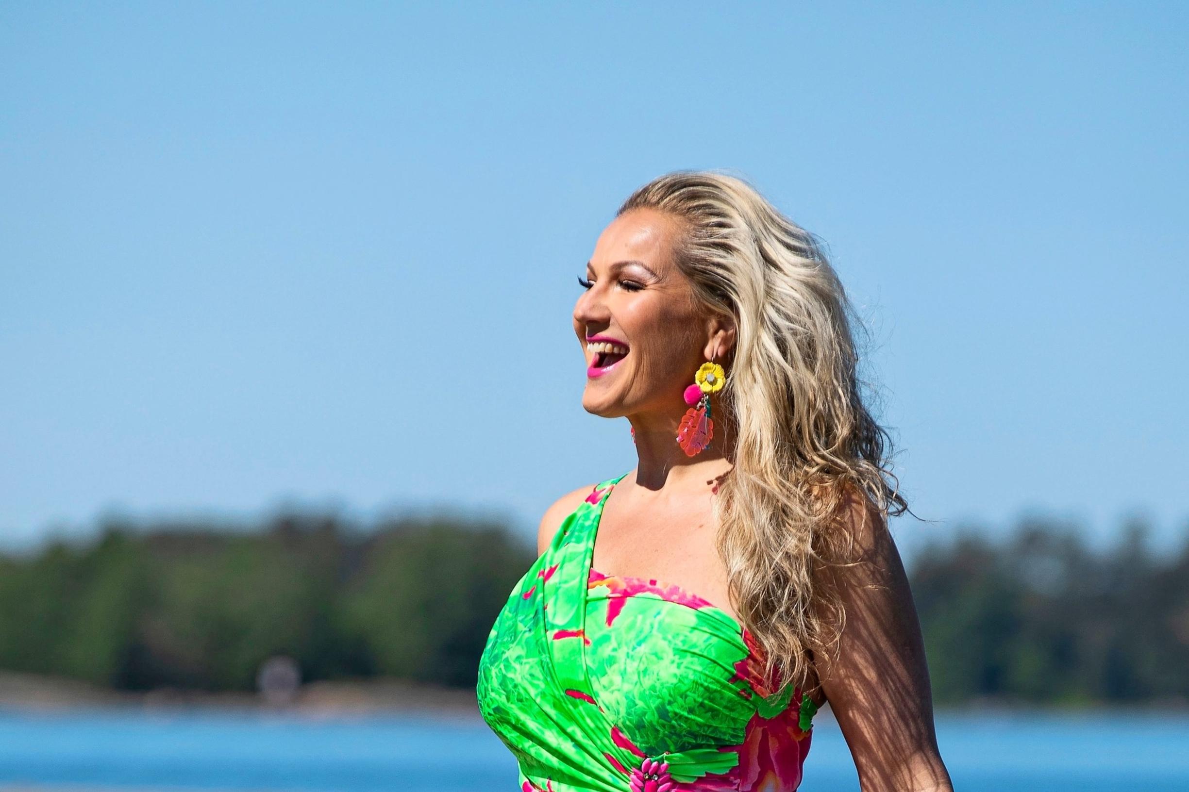 Joogaopettaja Kylli Kukk panee elämänsä kerta heitolla uusiksi ja muuttaa paratiisisaarelle: ”Lähden kohti tuntematonta, mutta kyllä minä pärjään”