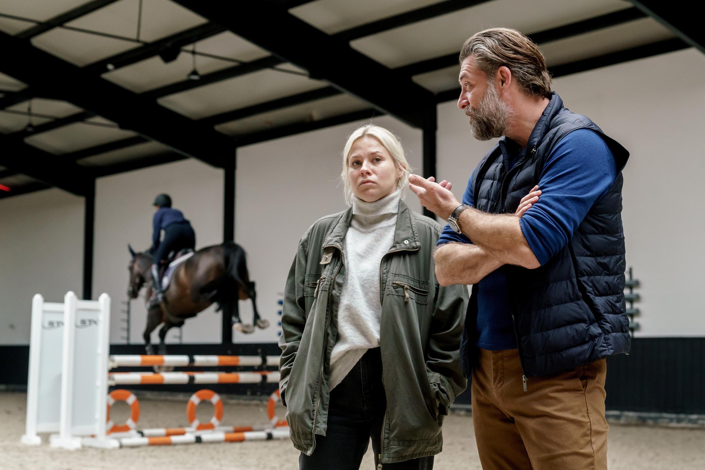 Transport-sarjassa helsinkiläisen päiväkodin ruoasta löytyy mikrosiru. Nuori toimittaja, Johanna, alkaa selvittää miten siru on päätynyt suurkeittiöön.