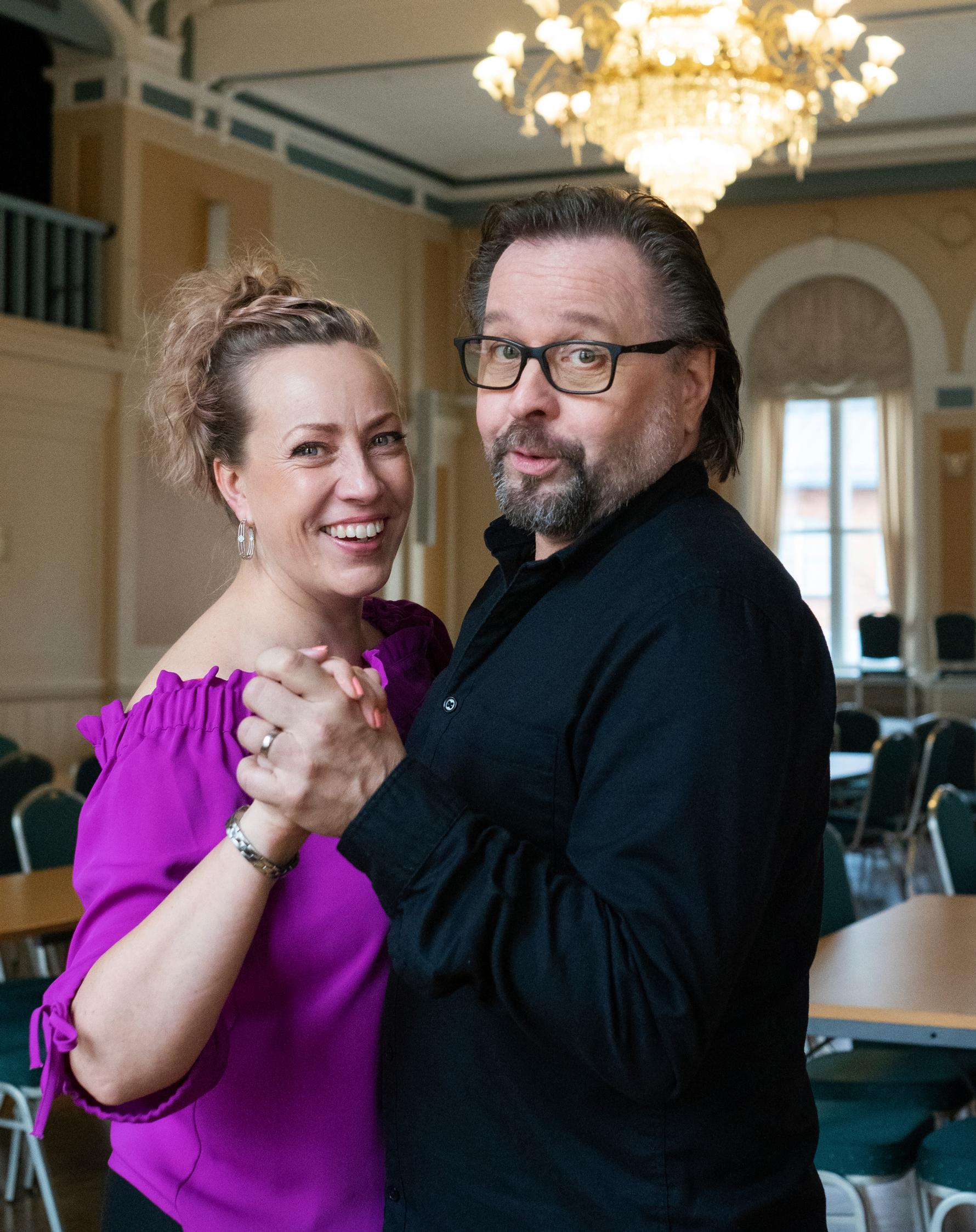 Muusikkona Heikki Hela on tottunut keikkatyön epävarmuuteen. ”Haluan olla onnellinen ja tuntea turvallisuutta", Kaisa Hela sanoo.