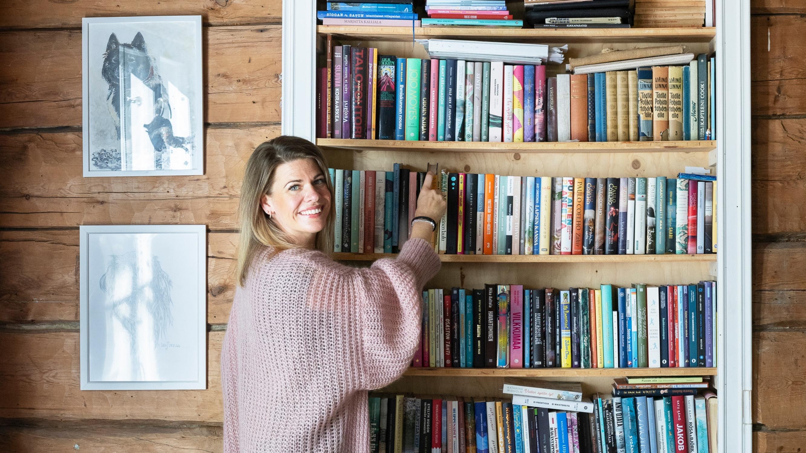 Helsinkiläinen Inari muutti Lappiin yli 100-vuotiaaseen talokaunottareen – hirsissä piili ikävä yllätys