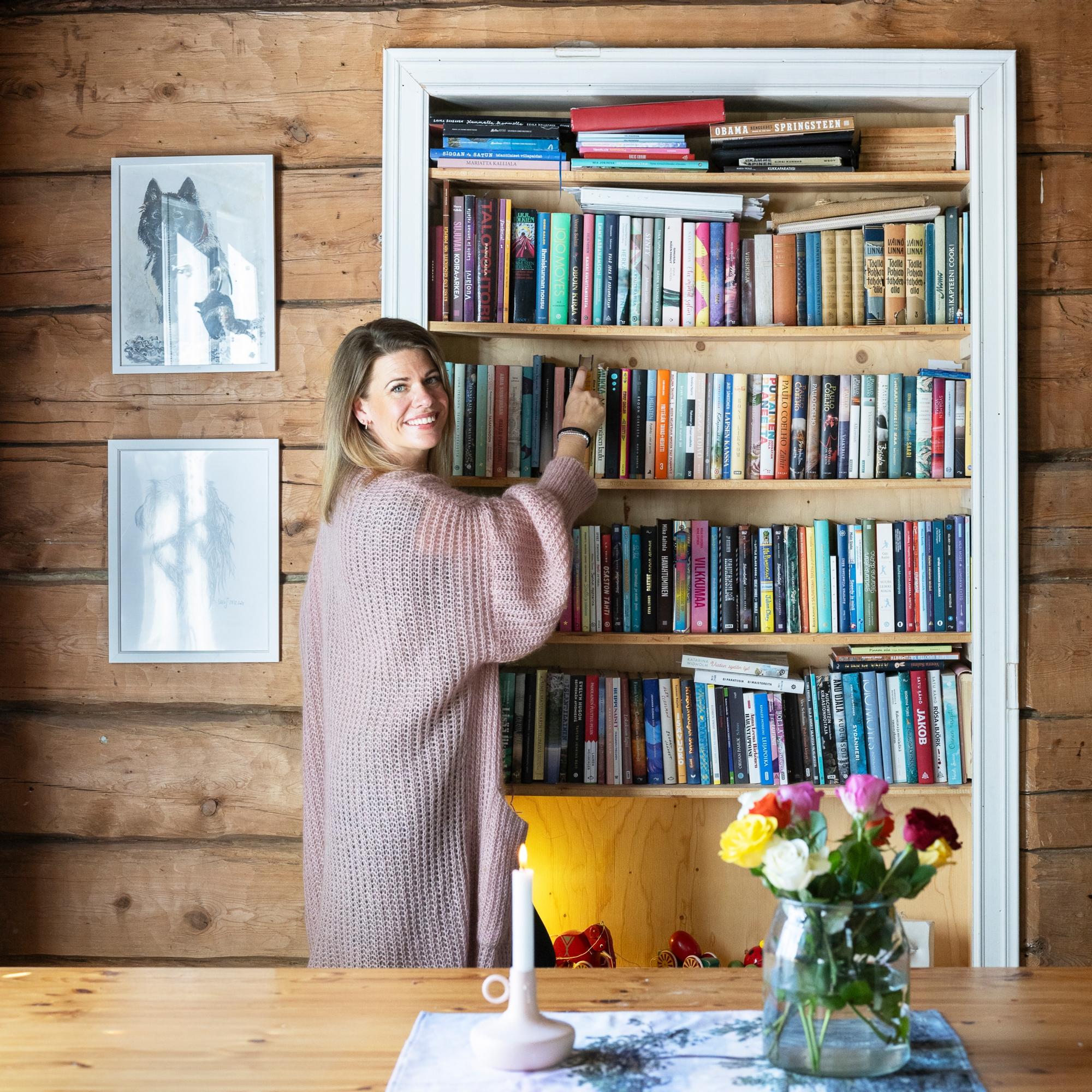 Helsinkiläinen Inari muutti Lappiin yli 100-vuotiaaseen talokaunottareen – hirsissä piili ikävä yllätys