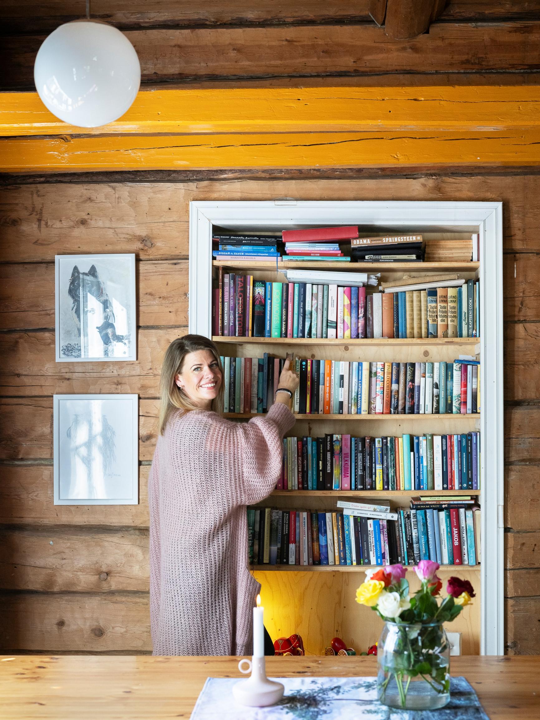 Helsinkiläinen Inari muutti Lappiin yli 100-vuotiaaseen talokaunottareen – hirsissä piili ikävä yllätys