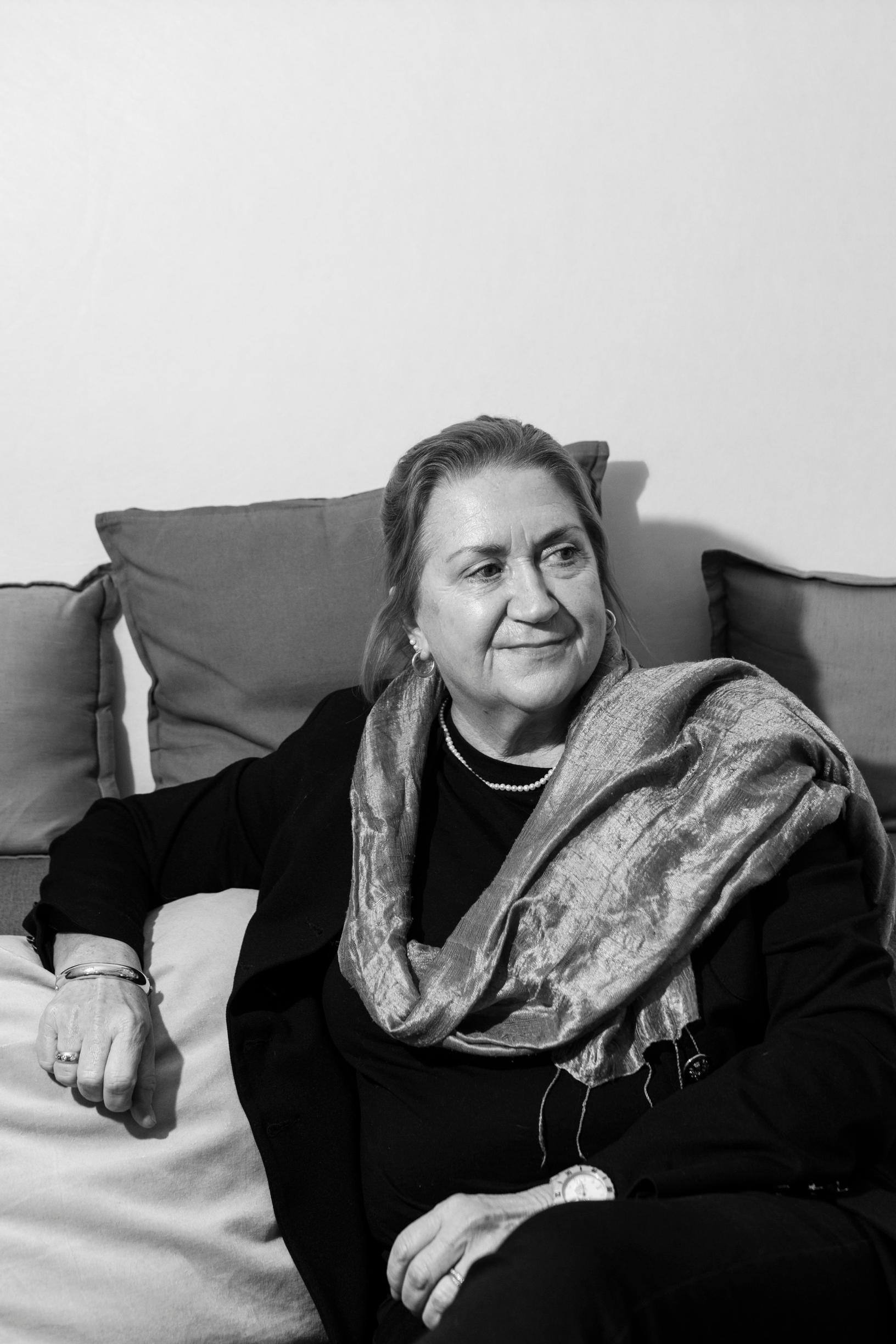 Anja Snellman Eevan kirjaklubin vieraana. Anja Snellman työskentelee myös yleis- ja seksuaaliterapeuttina ja opiskelee neuropsykologiseksi terapeutiksi.