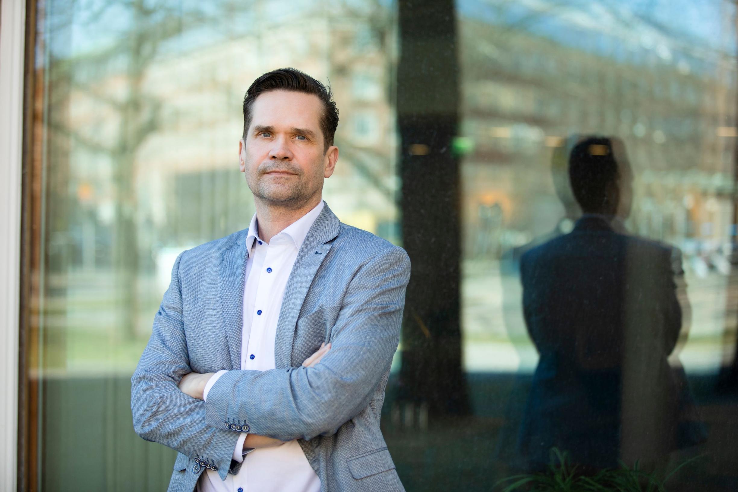 Mika Aaltola on joutunut opettelemaan tunteista puhumista: ”En osannut jakaa pelkojani ja tunteitani kenenkään kanssa”