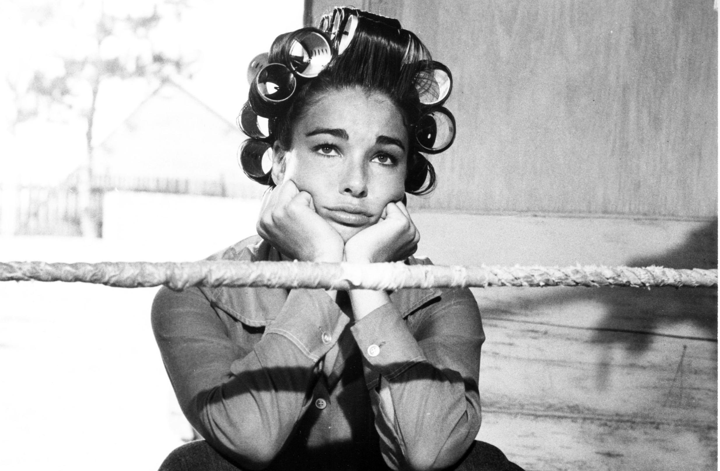 Tylsä tukka? Rakastu uudelleen curly girl -metodiin tai nopeuta hiusten kasvatusta – poimi vinkit uusiin hiusrutiineihin