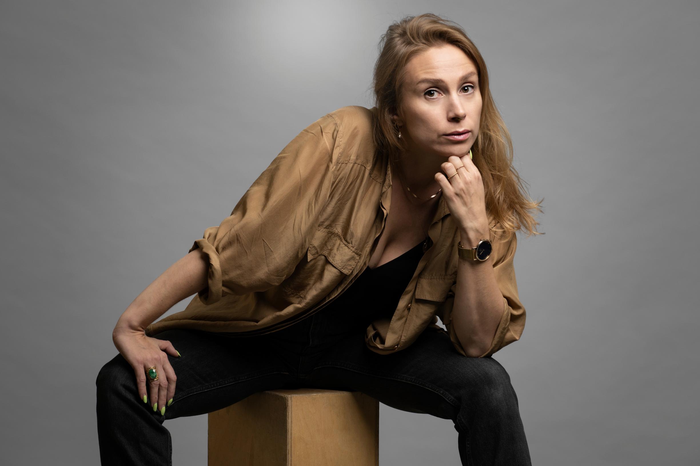 Sattumalta ostettu kirja sai käsikirjoittaja Olga Palon tajuamaan, että hänessäkin on sisäistettyä naisvihaa