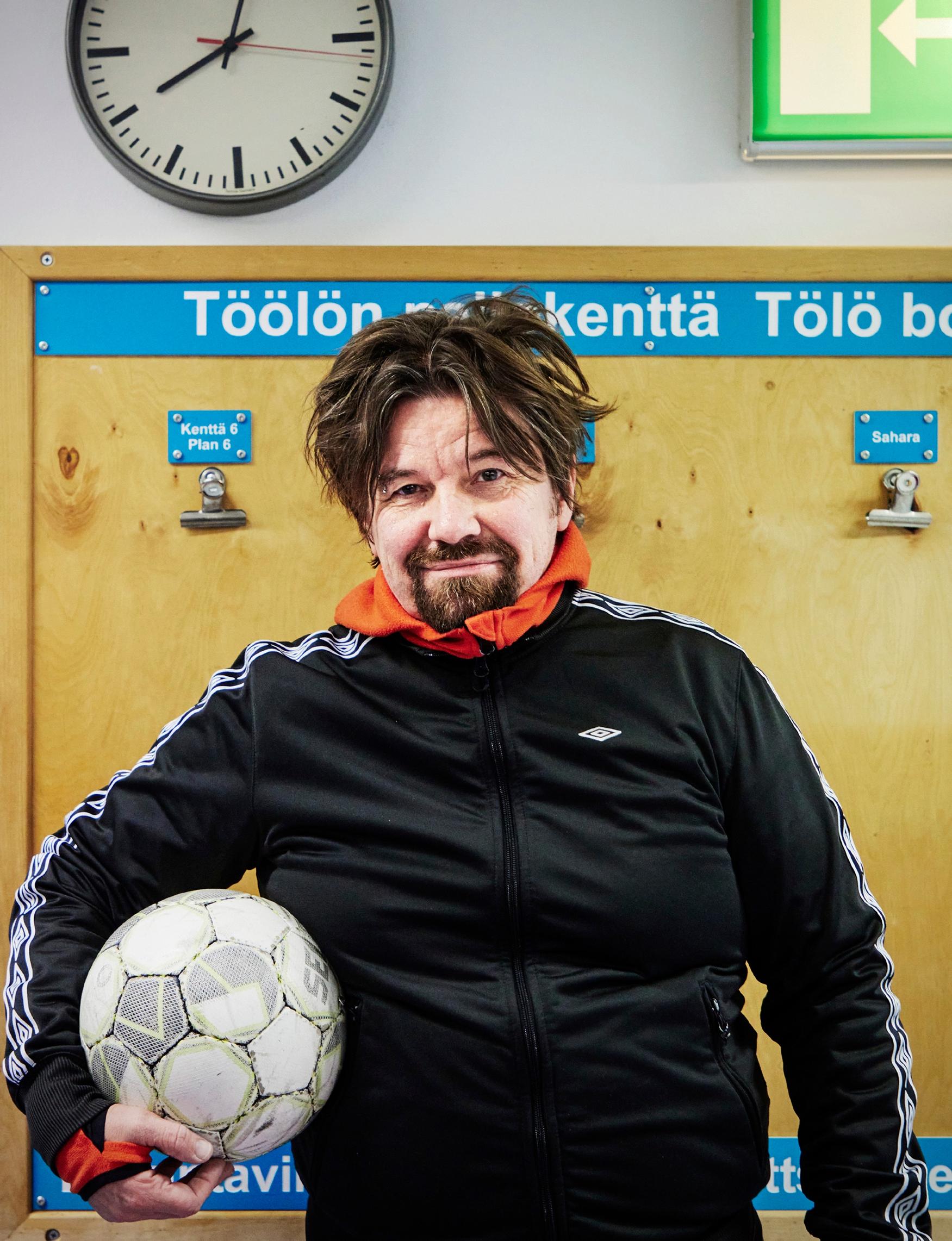 ”Olen kirjoittanut Mikael Saarinen kanssa kirjan Parisuhdekorjaamo (Otava). Mielestäni määrä korvaa laadun parisuhteessa. Kartanoviikonloput ovat hyviä, mutta ei niillä suhdetta korjata.”