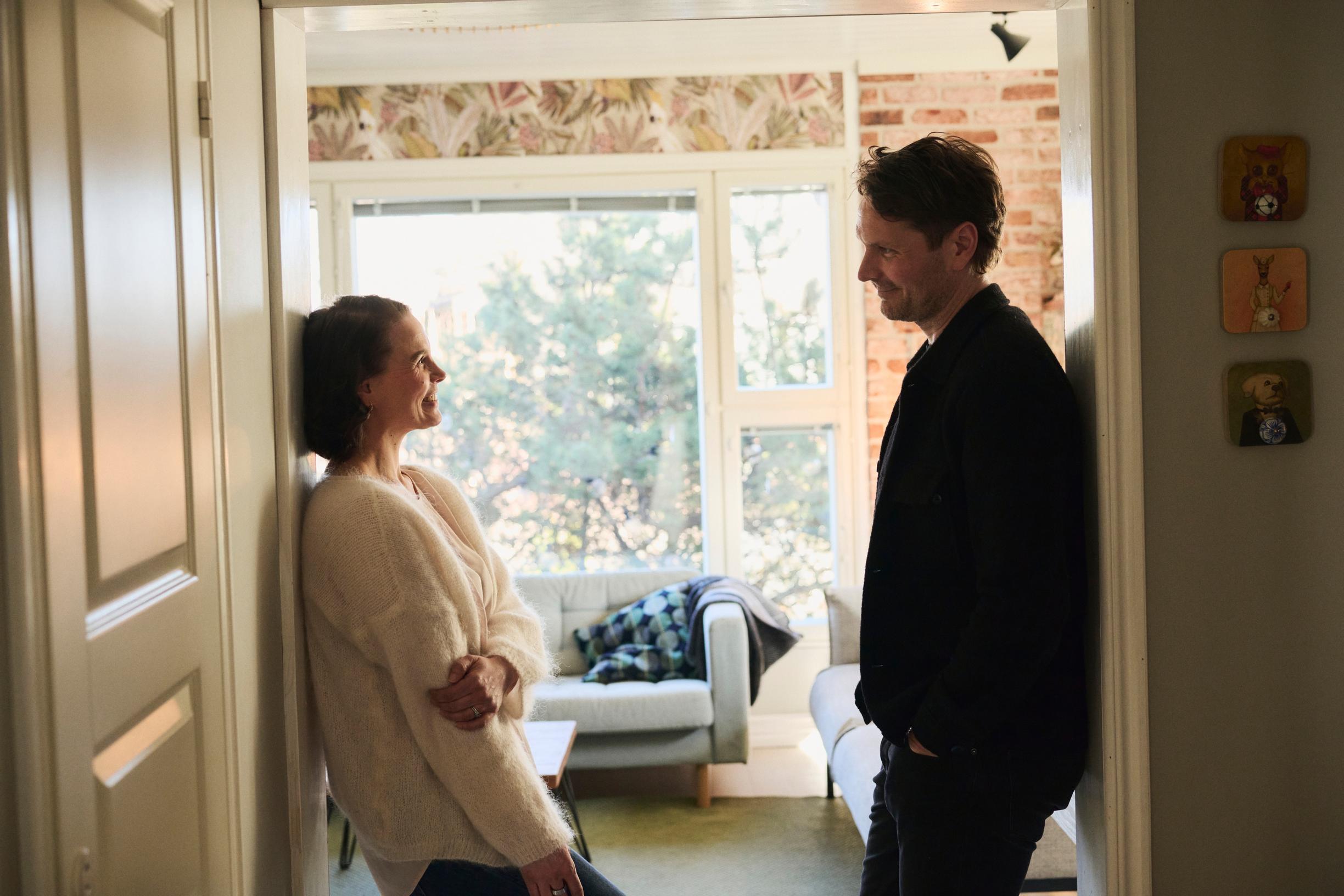 Sannista on huojentavaa, että lasten kanssa asiat korjaantuvat huomiolla. ”Jos joku törttöilee, annamme hänelle omaa aikaa ”, Kai sanoo.