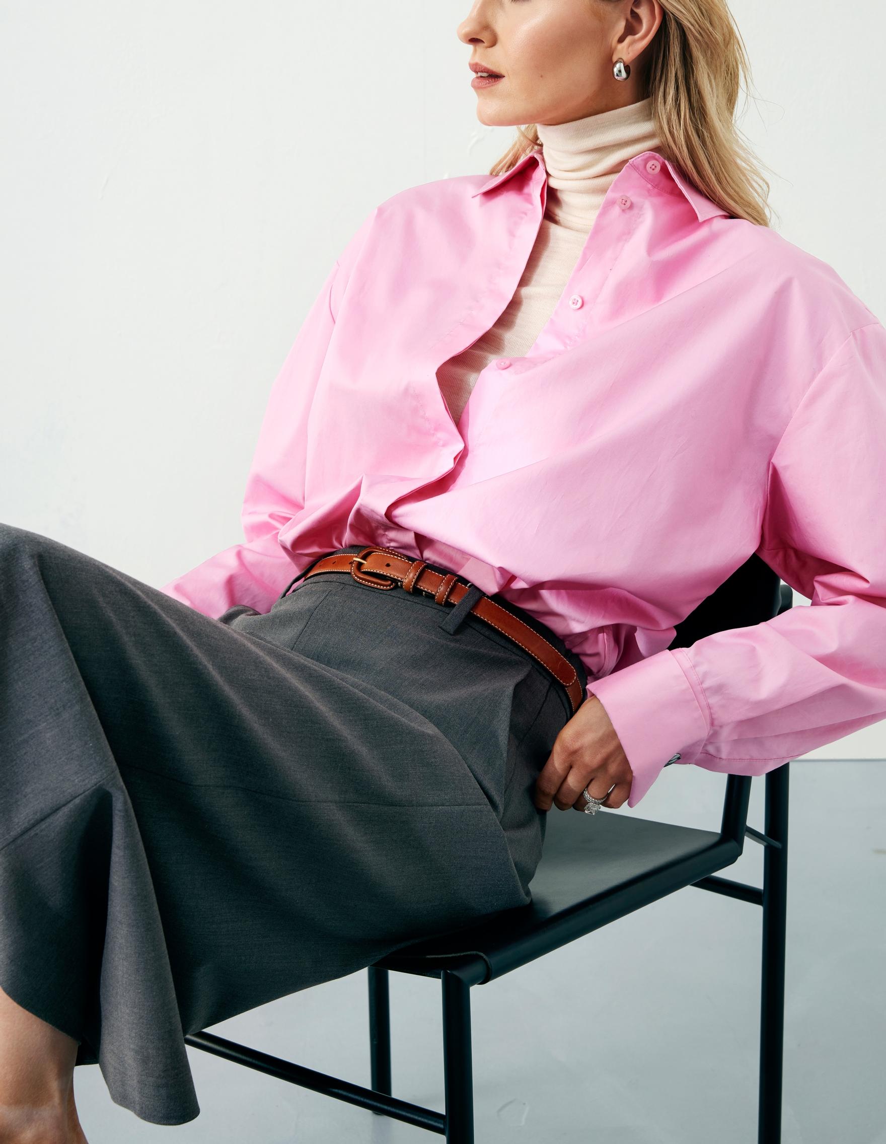 Kauluspaita 125 e, Second Female. Poolo 69 e, Arket. Hame 85 e, Minimum/Zalando. Vyö 220 e, By Malene Birger. Korvakorut 45 e, Edblad.