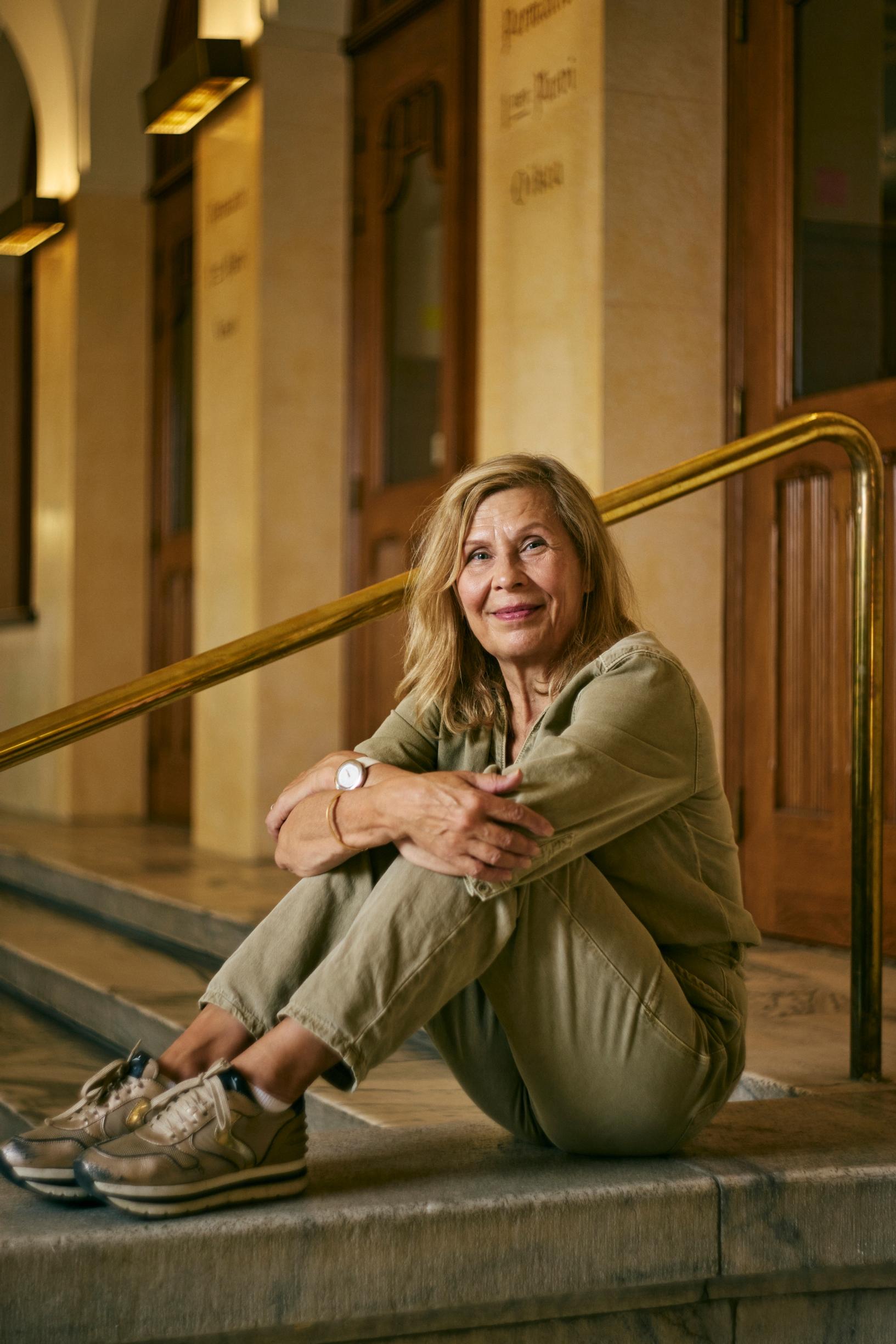 ”Lataan energiaa yksin. Minua ei haittaisi olla kuukautta puhumatta kenenkään kanssa. Linda taas saa voimaa ihmisistä”, Laura Ruohonen sanoo.