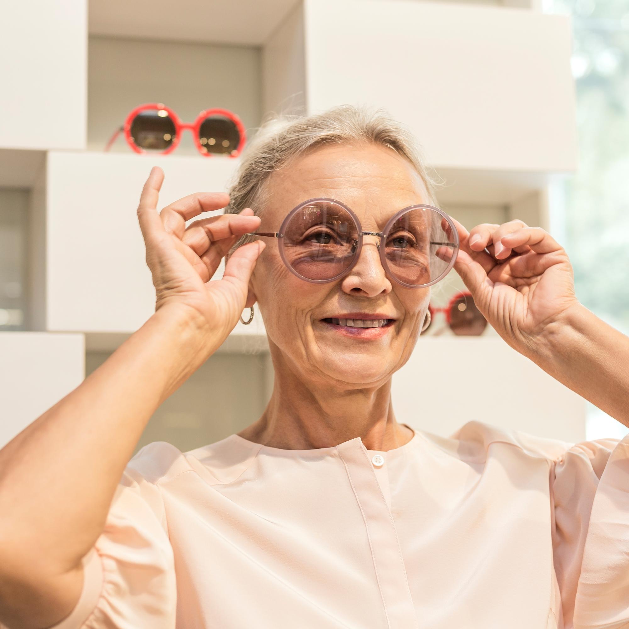 Tiesitkö, että kaihi voi pahentua, jos oleilee paljon auringossa? 4 vinkkiä, joilla pidät huolta silmistäsi