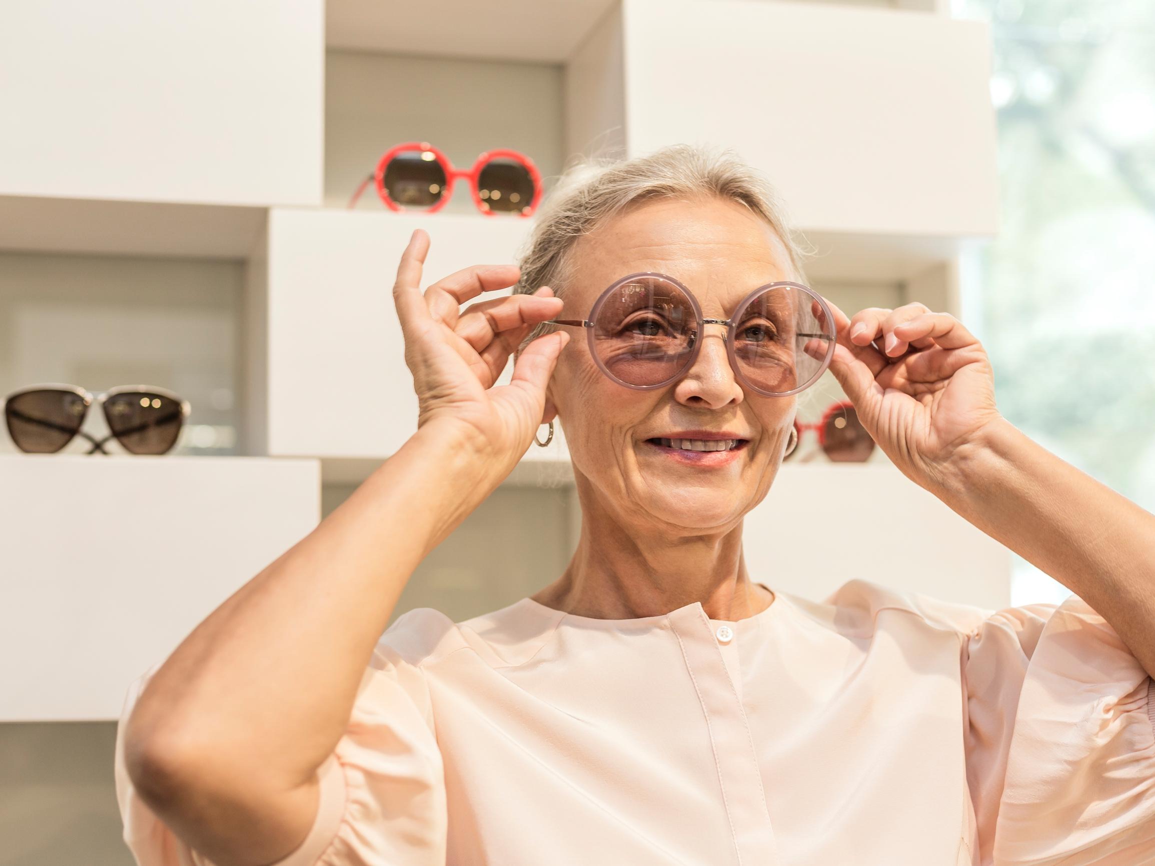 Tiesitkö, että kaihi voi pahentua, jos oleilee paljon auringossa? 4 vinkkiä, joilla pidät huolta silmistäsi