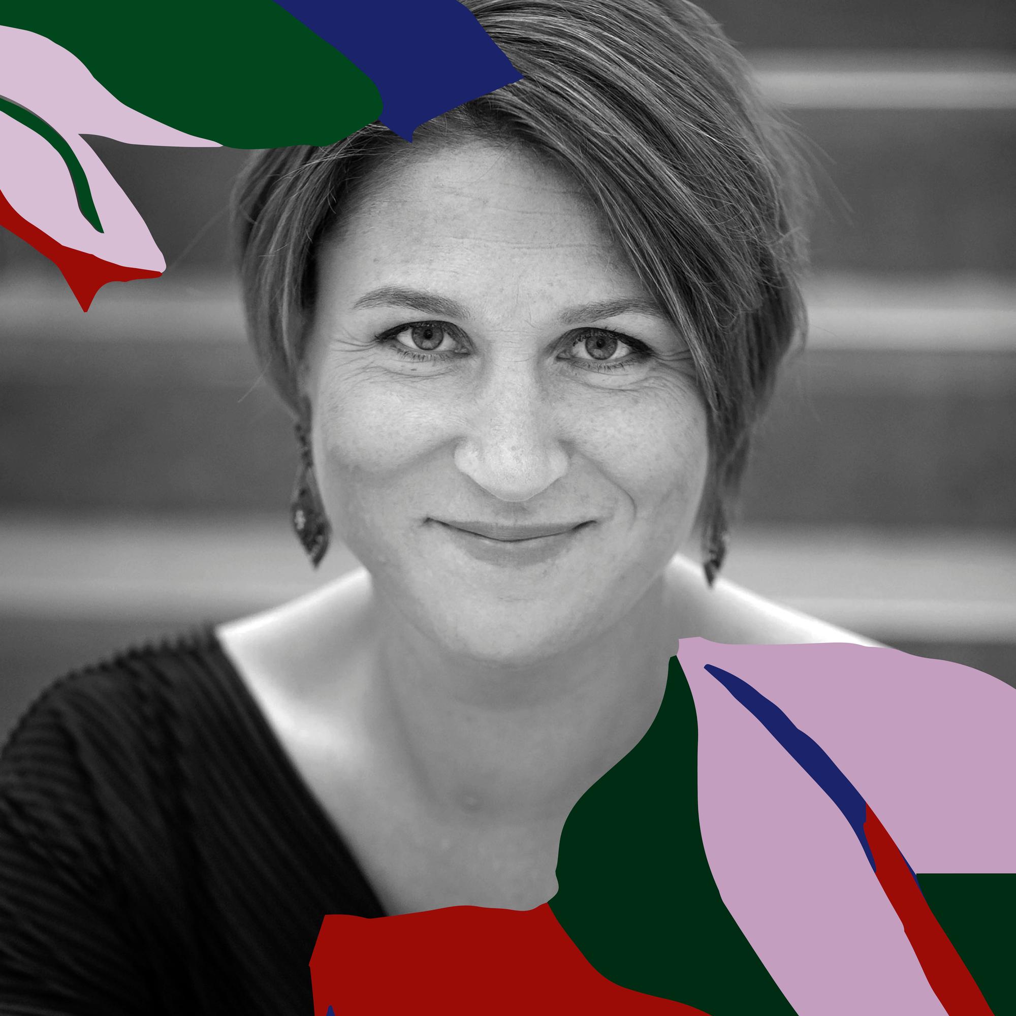 Emmi Pesosesta tuli 27-vuotiaana viiden lapsen vanhempi – kertoo Eevan kirjaklubin podcastissa, miten tämä liittyy hänen uusimpaan romaaninsa