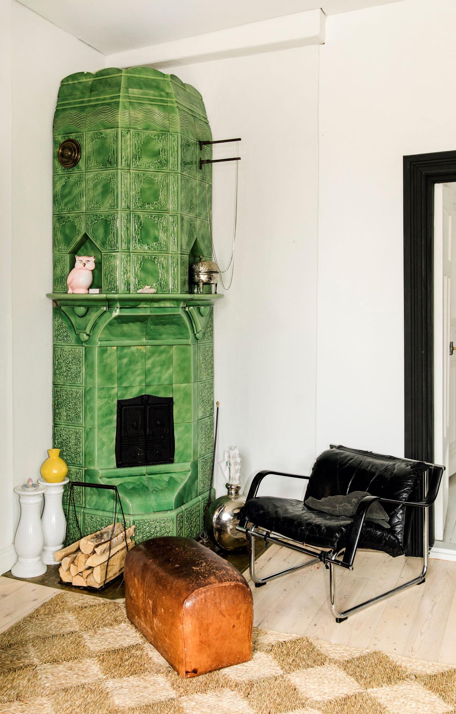 Vanha, telinevoimistelussa käytetty hevosteline sai uuden elämän rahina. Taru poisti telineestä vain jalat. ”Haluan kotiimme merkityksellisiä, iloa tuovia ja näyttäviä esineitä.”