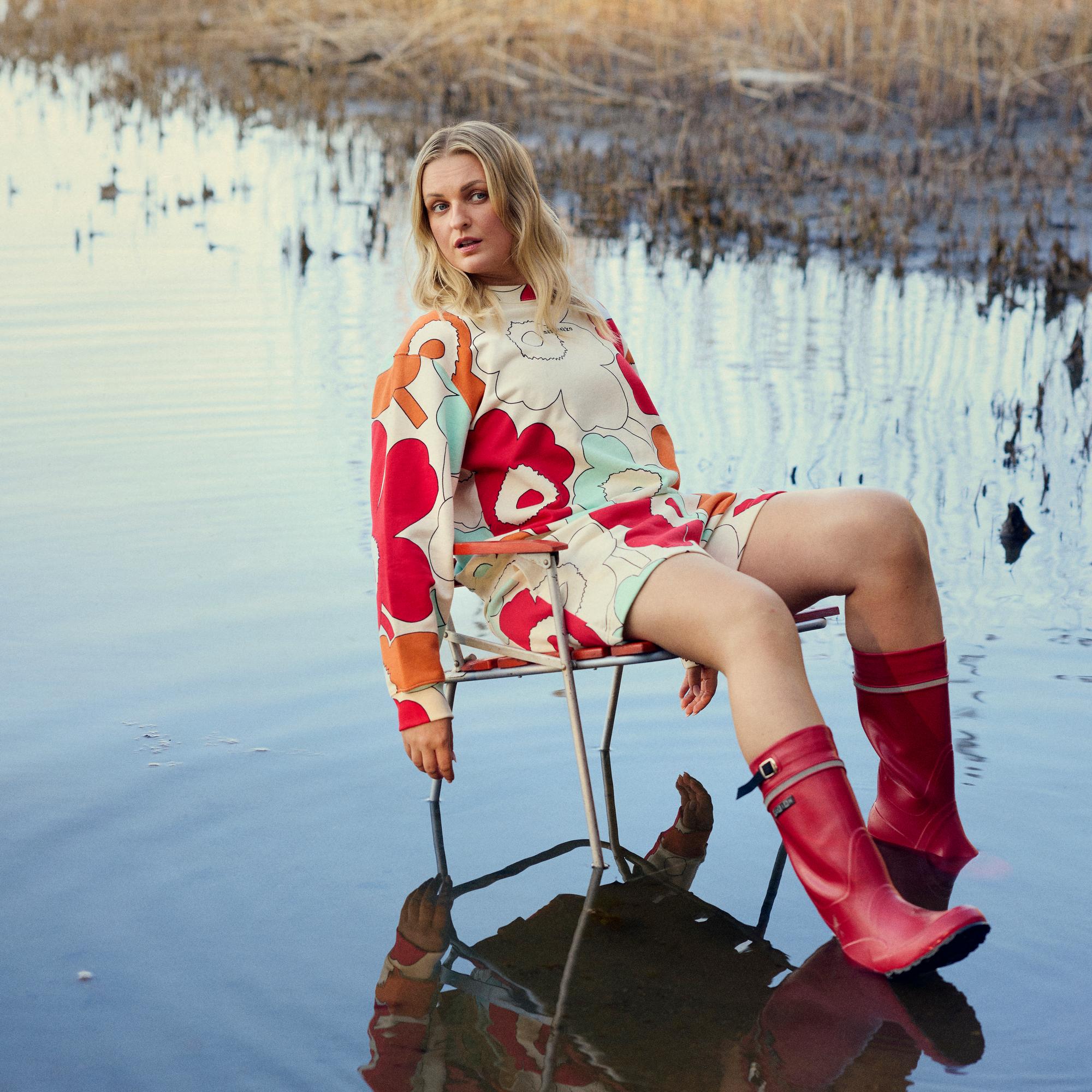 Jenni Poikelus esittelee 6 kesän suurinta muotitrendiä – näin hyvältä 90-luvun housuklassikko nyt näyttää