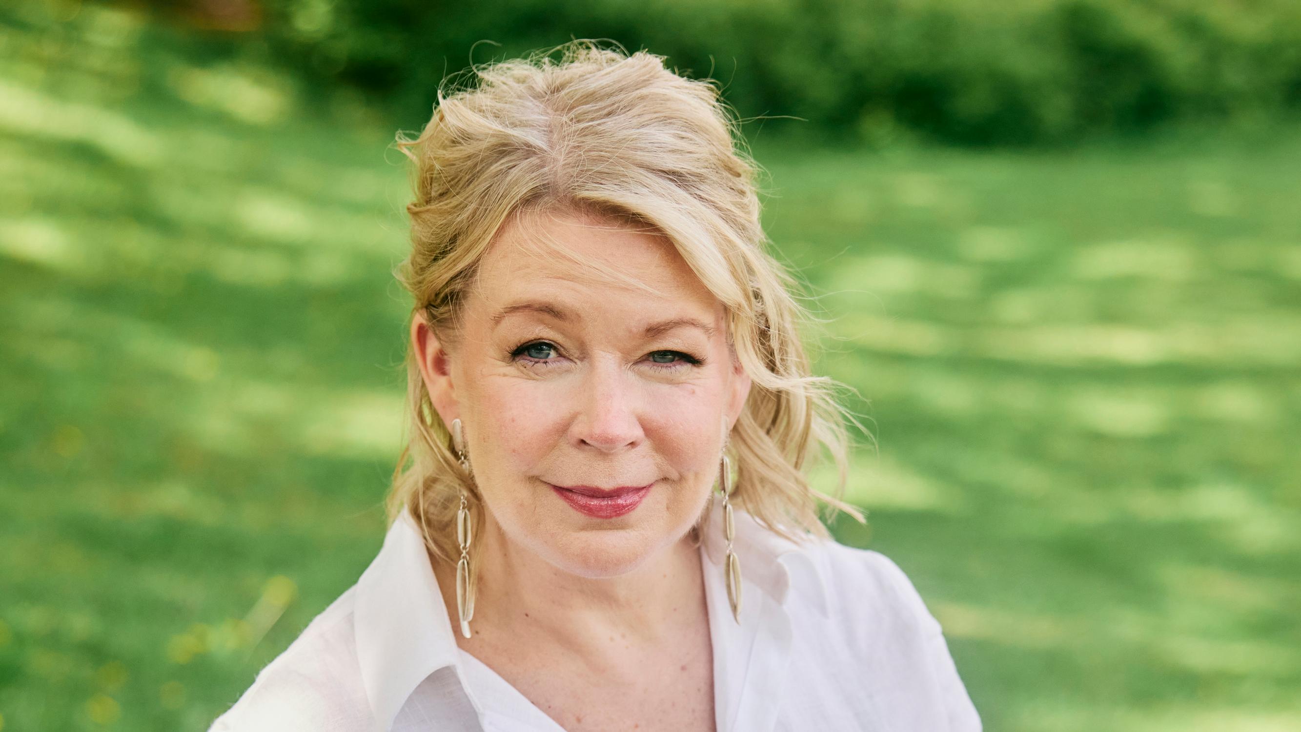 Kirjailija Elina Hirvonen ehdotti Ilpo-puolisolleen, että tämä hankkisi lapsen toisen kanssa: ”Pelkäsin, että lapseni ajautuisivat samanlaisiin synkkyyksiin kuin minä”