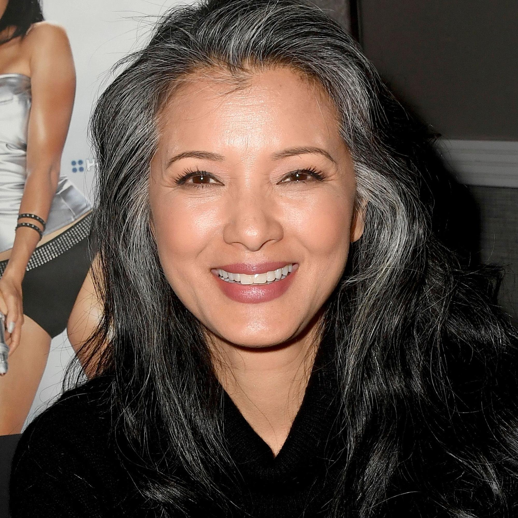 Tämä on trendikkäin hiusväri juuri nyt – ja näin saat ensimmäiset harmaasi näyttämään hyvältä omien hiustesi joukossa