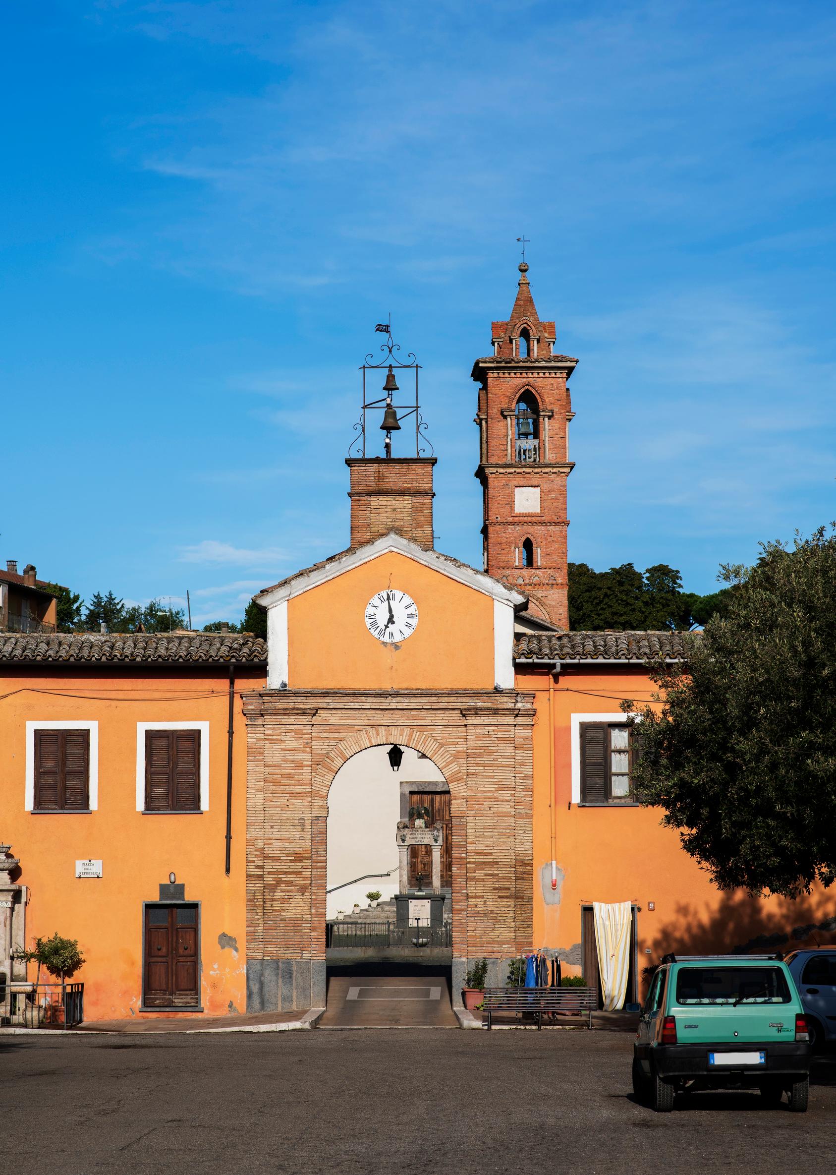 Vaikka kylässä on vain 178 asukasta, se on eläväinen. Kylän keskellä on kirkko Chiesa di San Girolamo ja piazza, jossa kyläläiset kokoontuvat arkena ja juhlana.