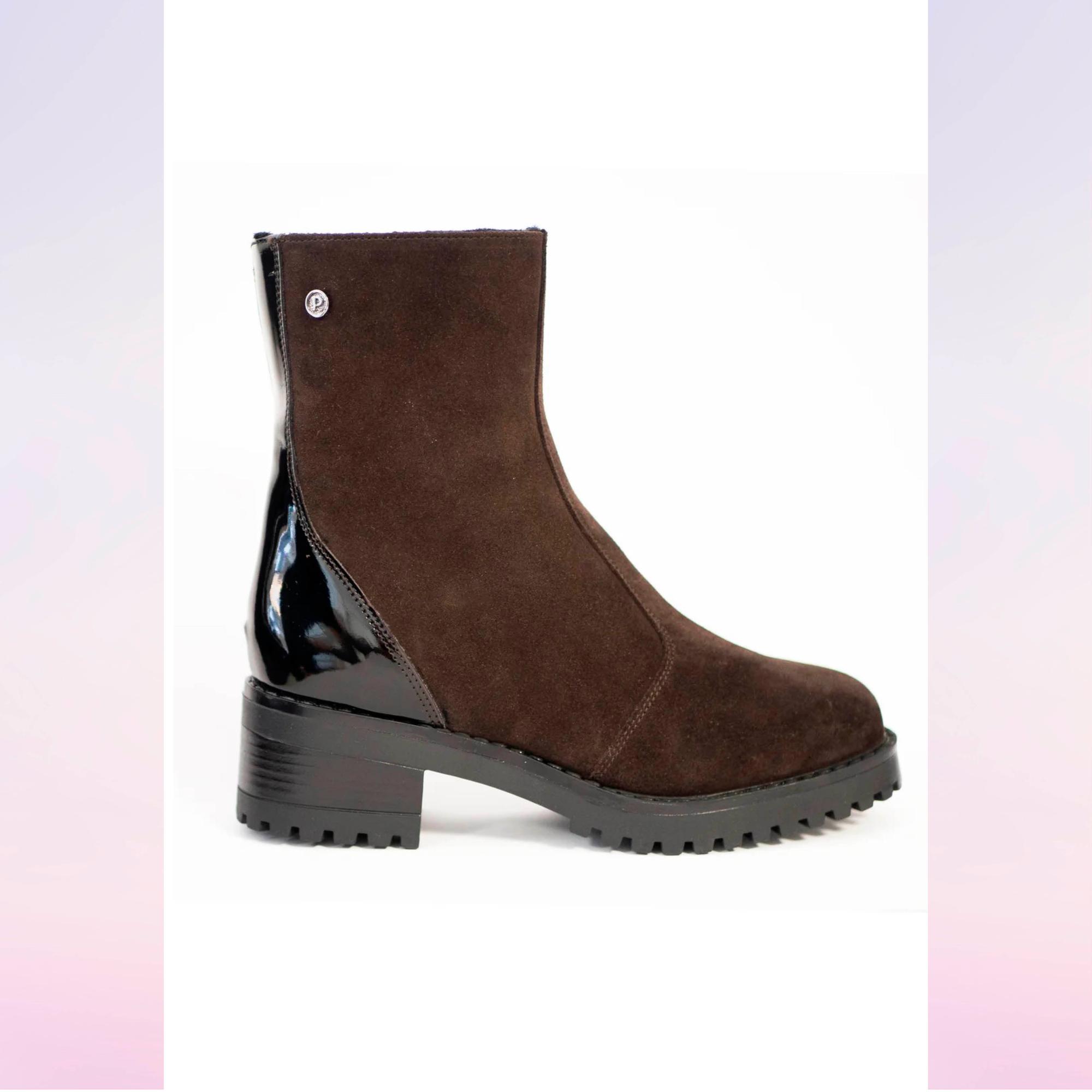 Katia-mokkanilkkureissa (35,5–42) on vettähylkivä pinta. Kengät on valmistettu Portugalissa. 229 e, Pertti Palmroth.