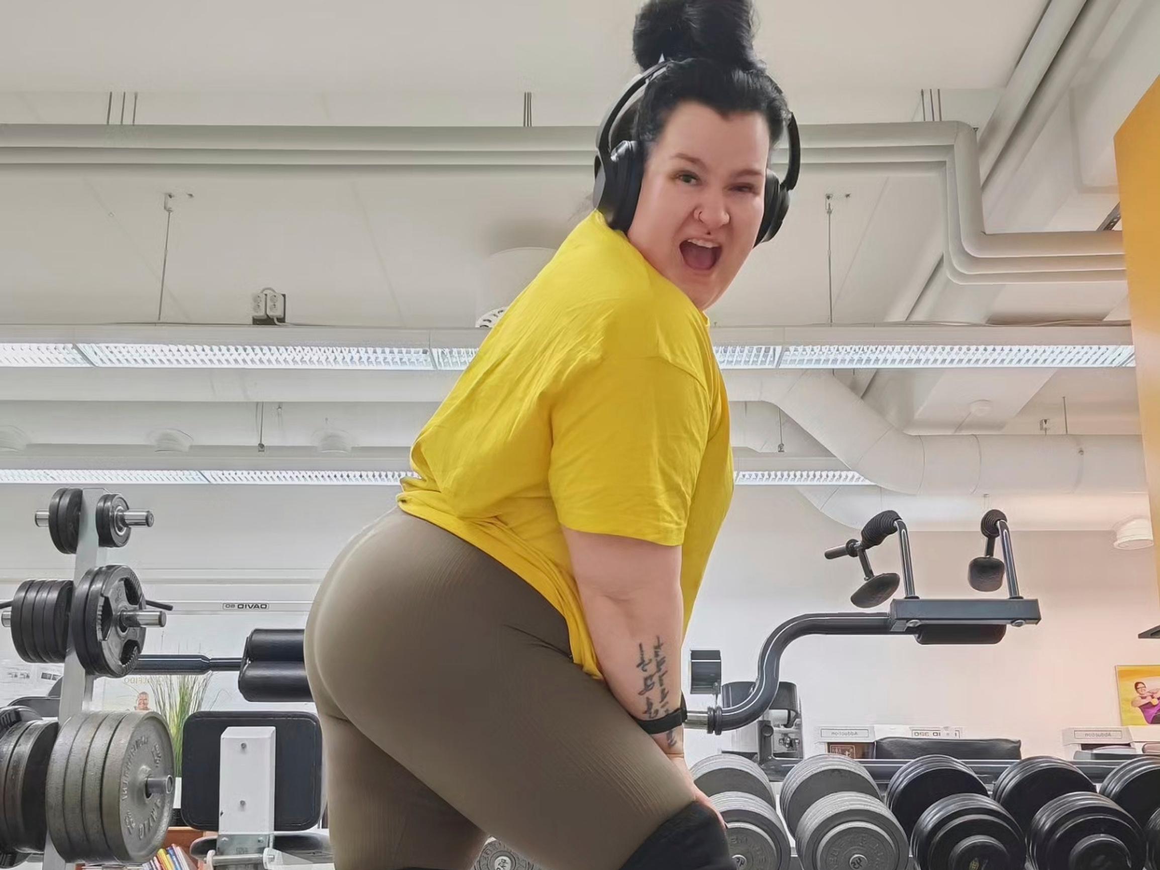 Jenna halusi osoittaa, miltä ahmimishäiriö oikeasti näyttää, ja otti kuvan pöydästään täynnä Woltin kasseja: ”Hävetti, että olen hyvinvointialan yrittäjä, joka ahmii”