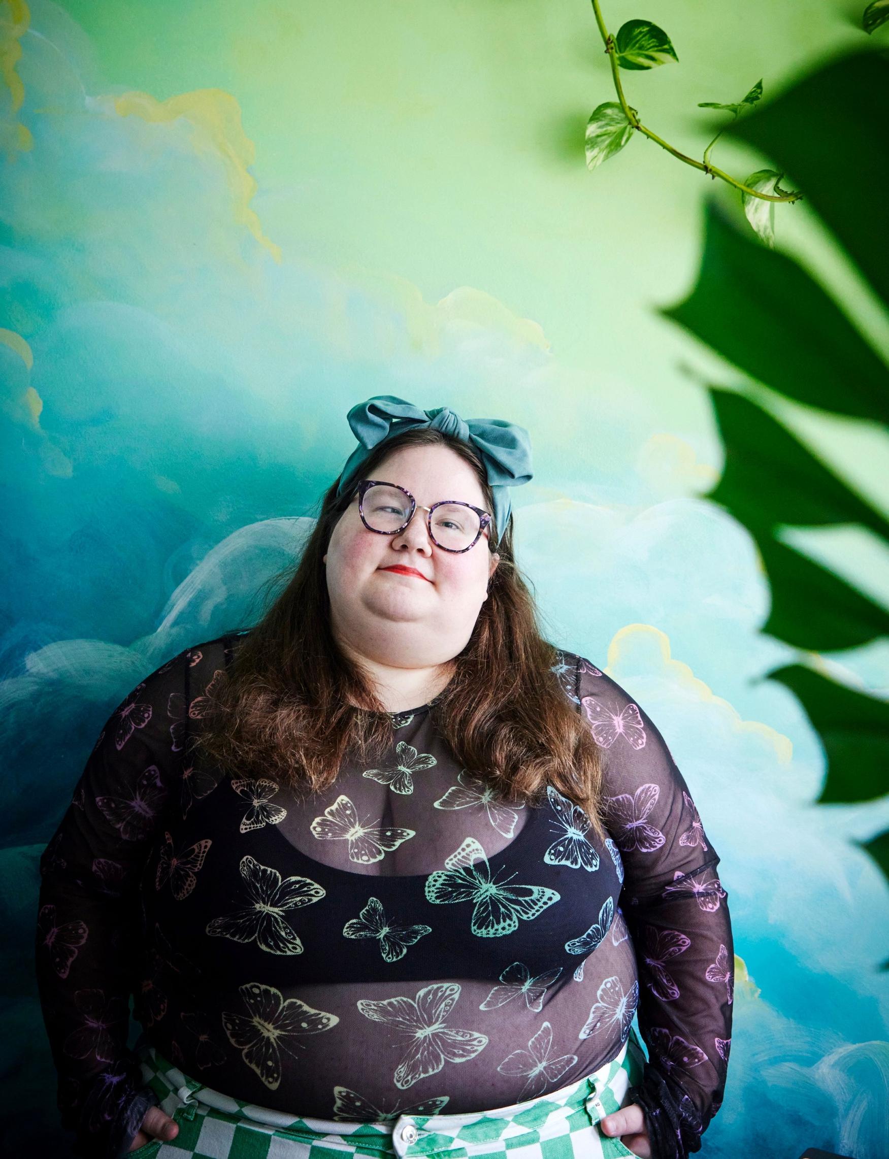 Muotisuunnittelija Henna Lampinen haluaa suunnitella vaatteita lihaville, jotta useampi kokisi pukeutumisen ilon: ”Haluan, että muilla olisi helpompaa hyväksyä itsensä”