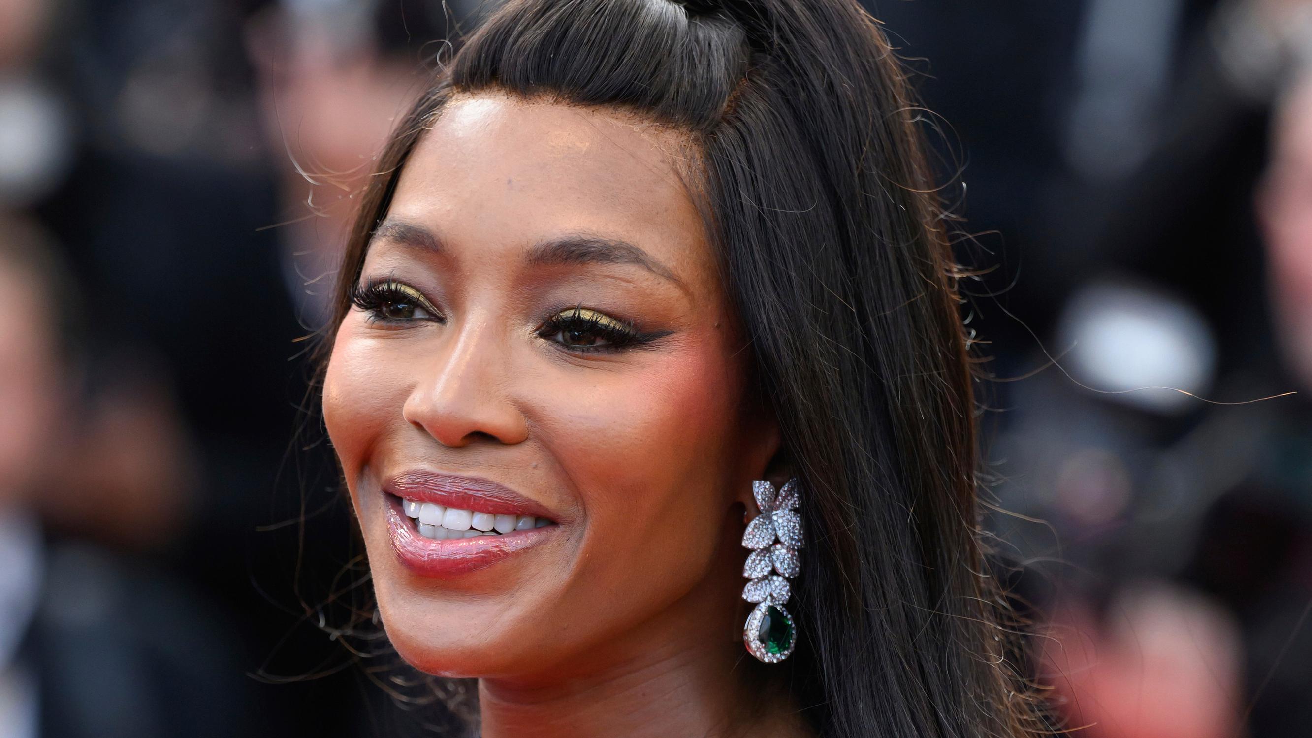 Naomi Campbell tunnettiin catwalkin kuningattarena - sitten tulivat kokaiiniriippuvuus, skandaalit ja lopulta myös uudenlainen onni