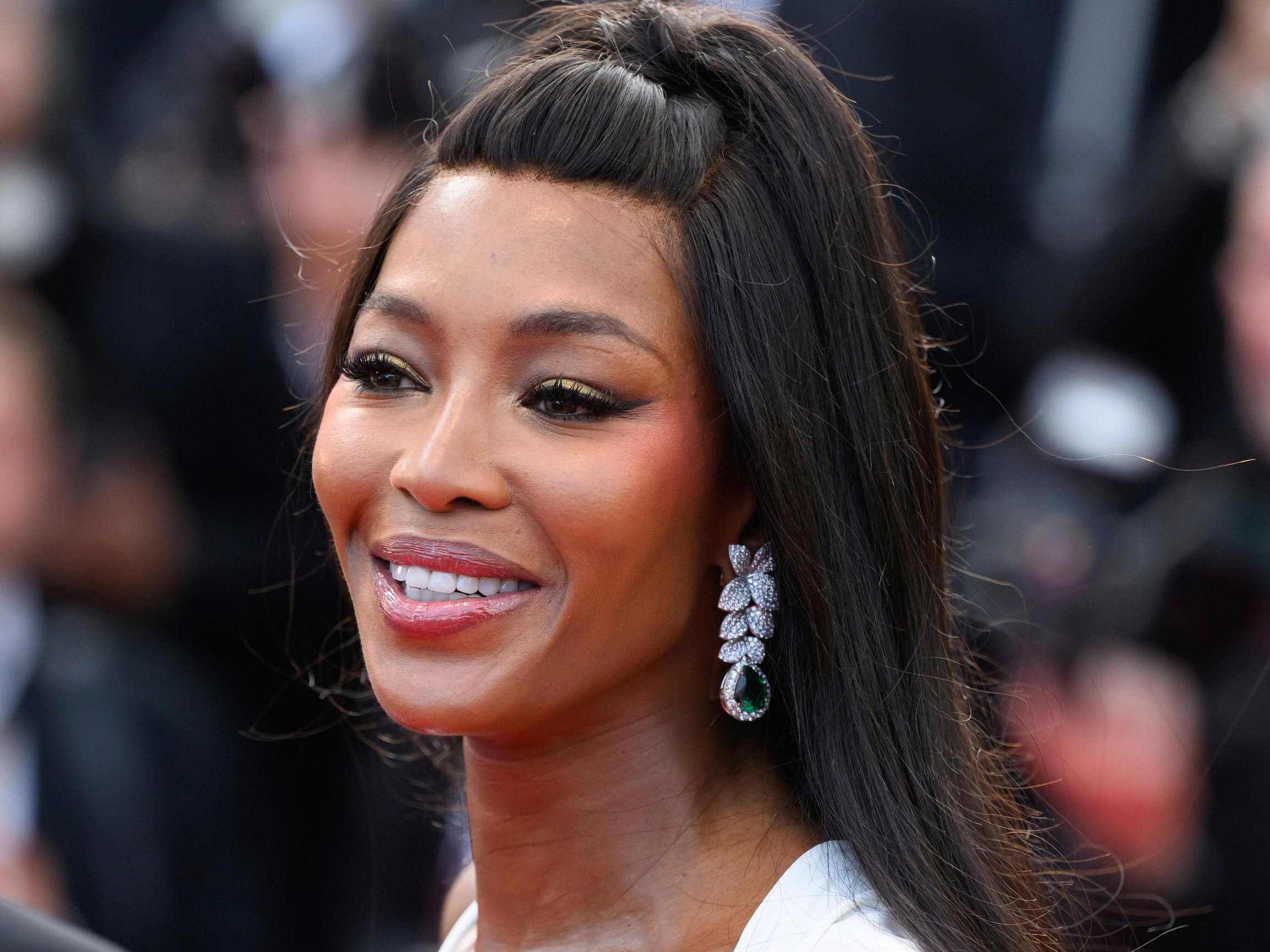 Naomi Campbell tunnettiin catwalkin kuningattarena - sitten tulivat kokaiiniriippuvuus, skandaalit ja lopulta myös uudenlainen onni