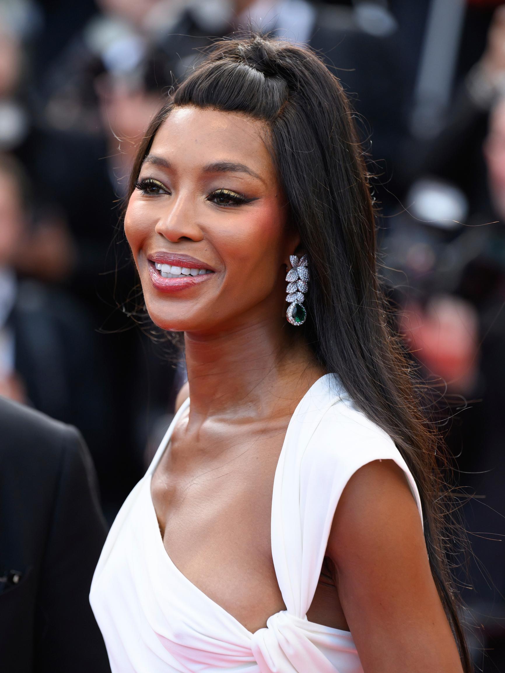 Naomi Campbell tunnettiin catwalkin kuningattarena - sitten tulivat kokaiiniriippuvuus, skandaalit ja lopulta myös uudenlainen onni