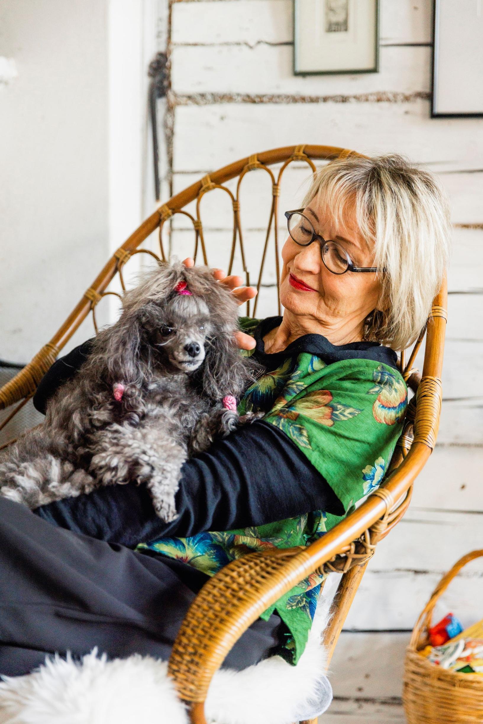 Kiti Luostarinen koira korituoli