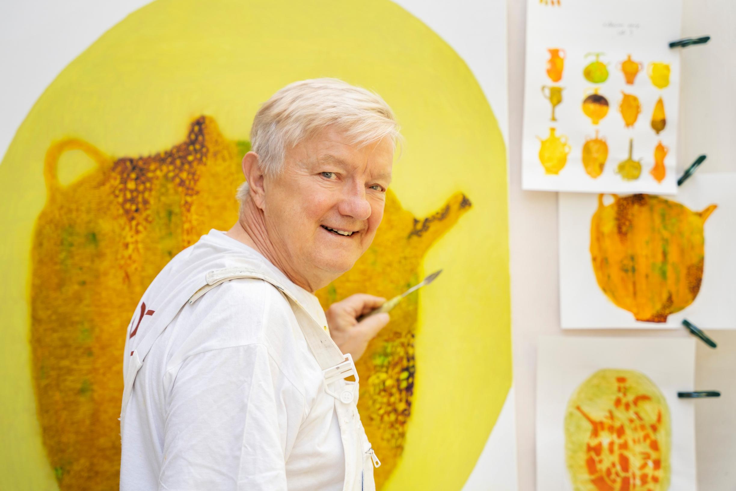 Hannu Väisänen on vuoroin kuvataiteilija ja vuoroin kirjailija: ”Pitkään estin itseäni kirjoittamasta”