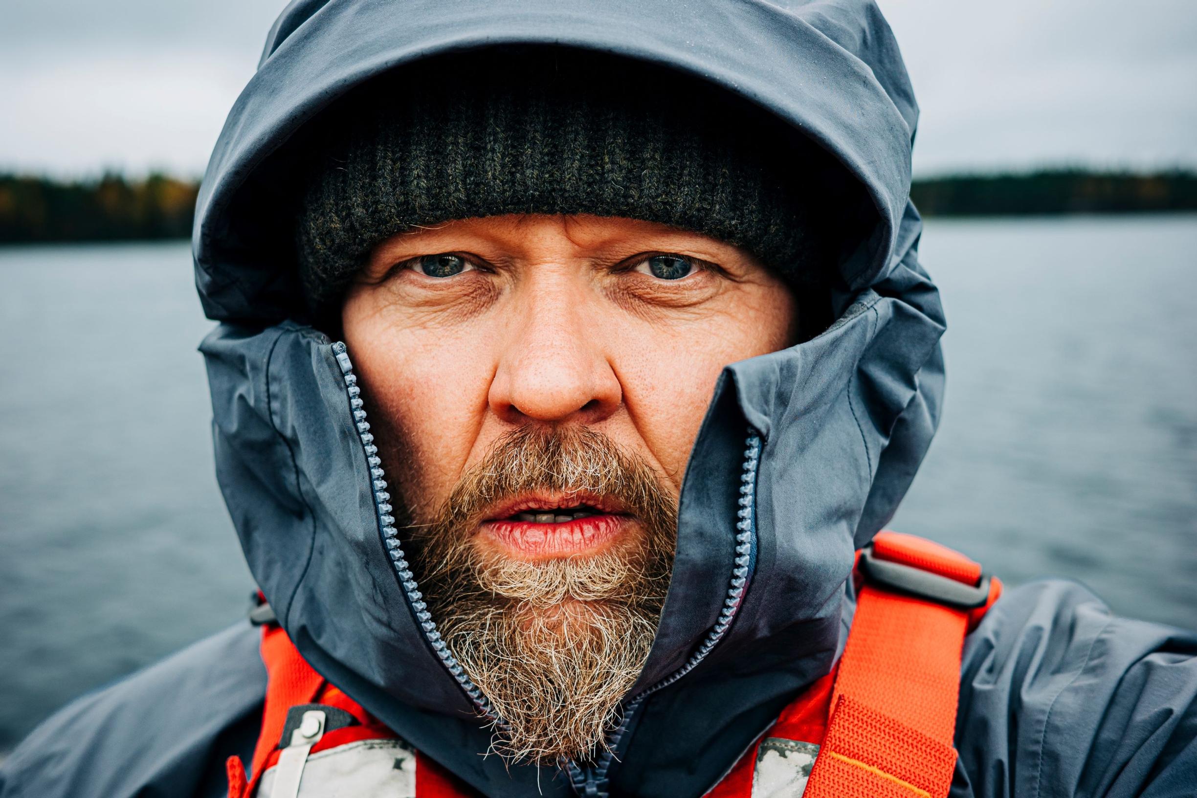 Valokuvaaja Antti Vettenranta löysi mielenrauhan melonnasta: ”Luonto muistuttaa, että tärkeintä on pysyä hengissä, saada unta ja ruokaa”