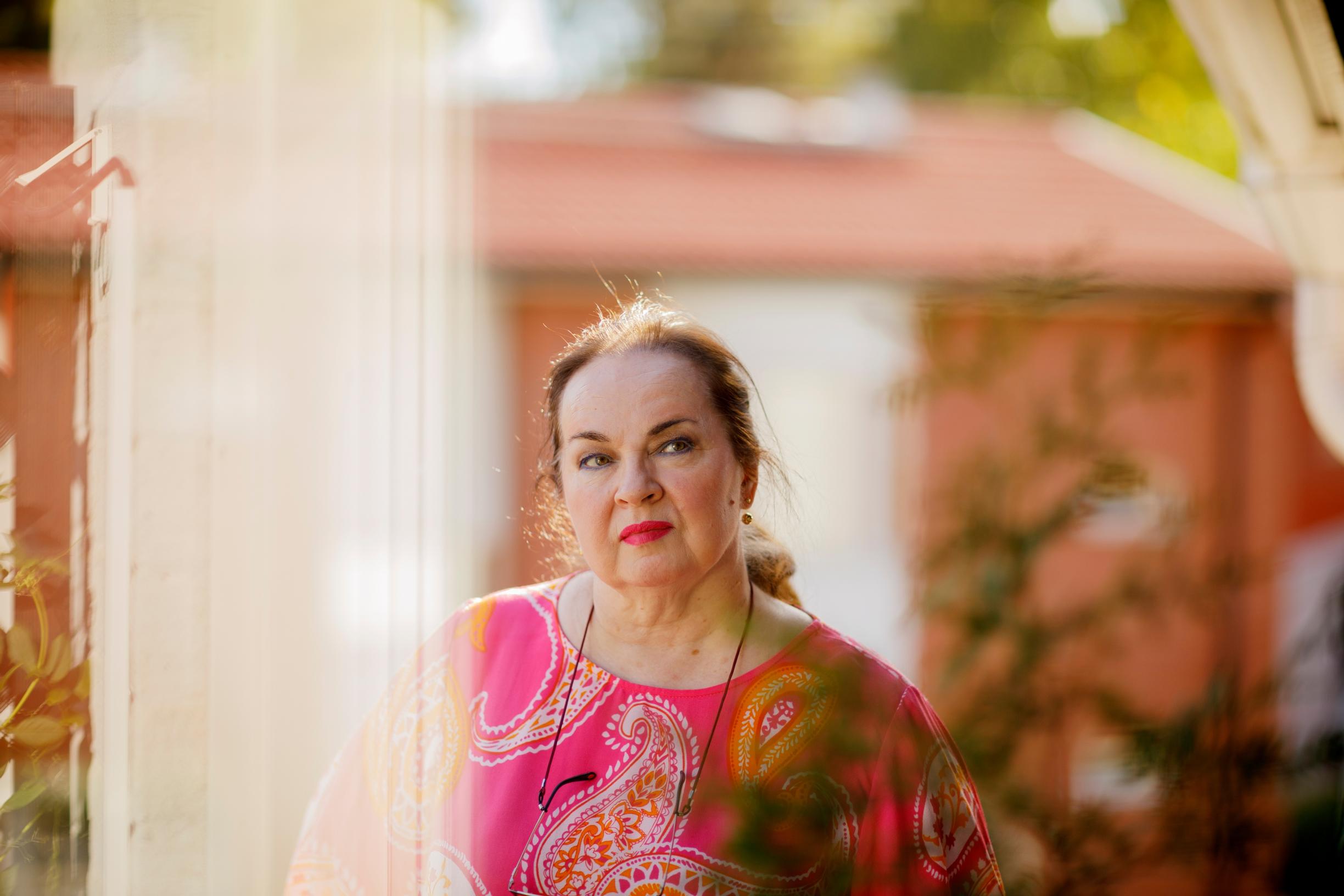 Selittämättömästä ahdistuksesta kärsivä kirjailija Pirjo Hassinen maksaisi mitä vain mielenrauhasta