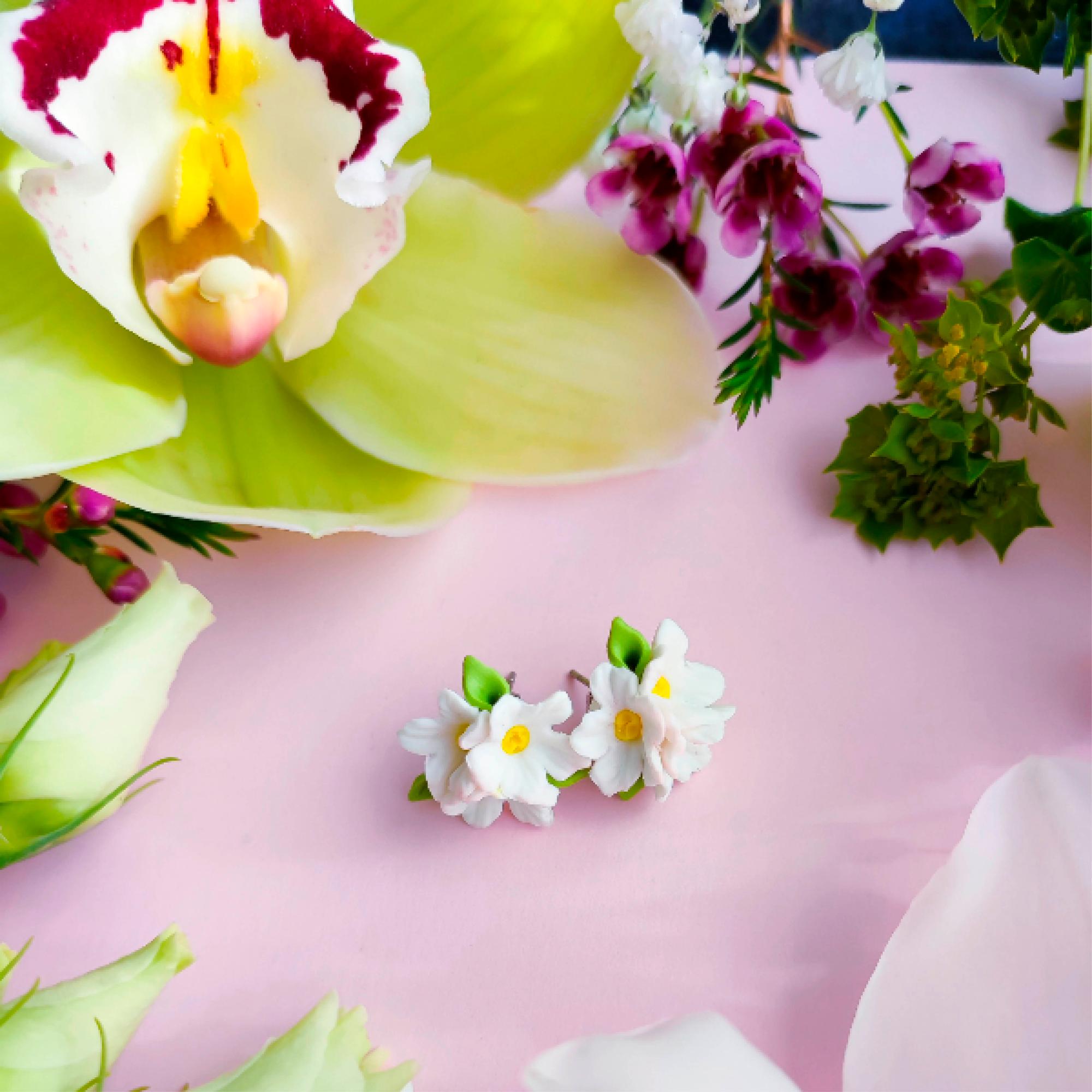 Omenankukka-nappikorvakorut 24,90 e, Daughter of the North.