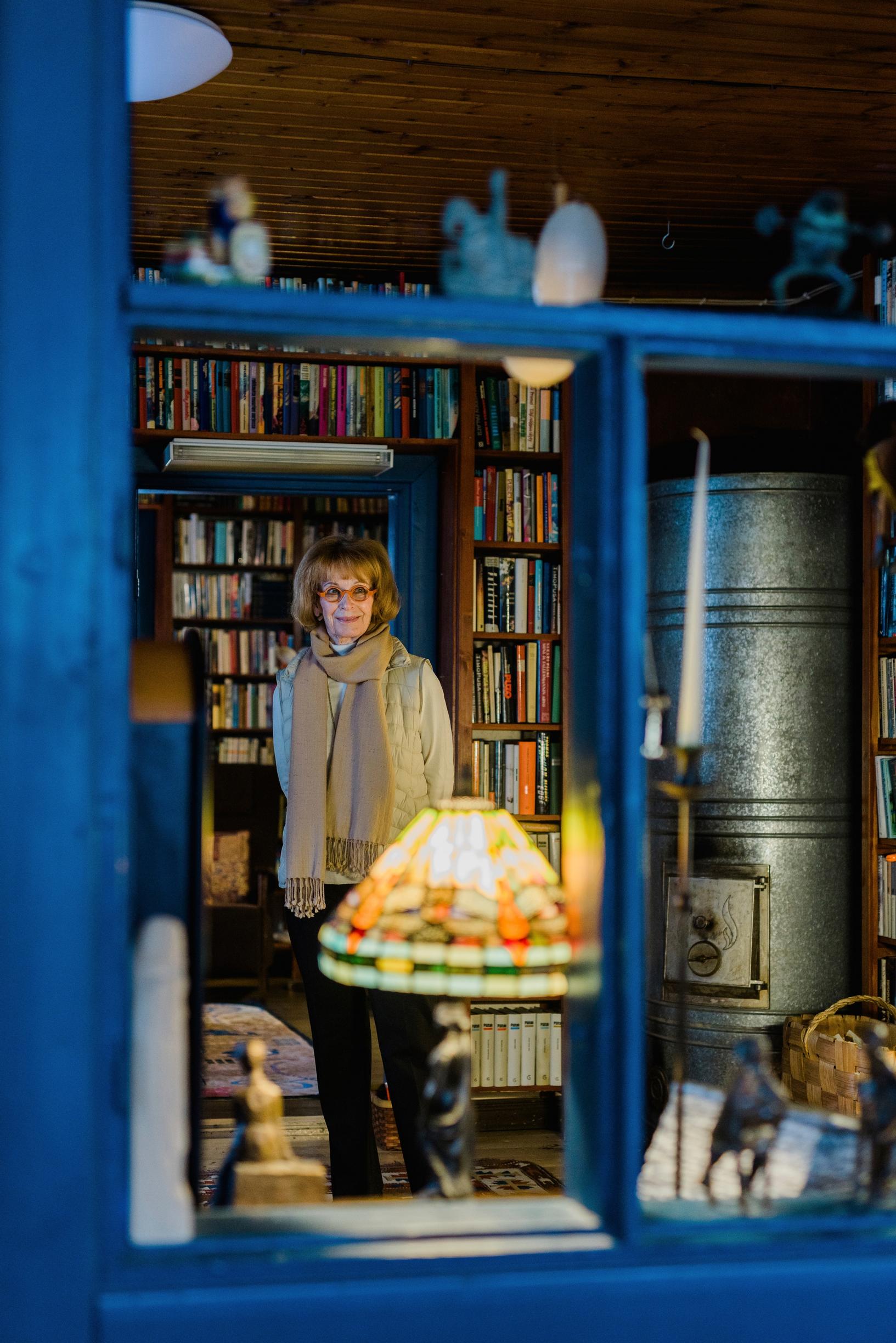 Kaari Utrio ei luovu päivittäisestä tupakoinnistaan, mutta hänellä ei ole terveysongelmia. ”Olen itsekurin huippumalli.”