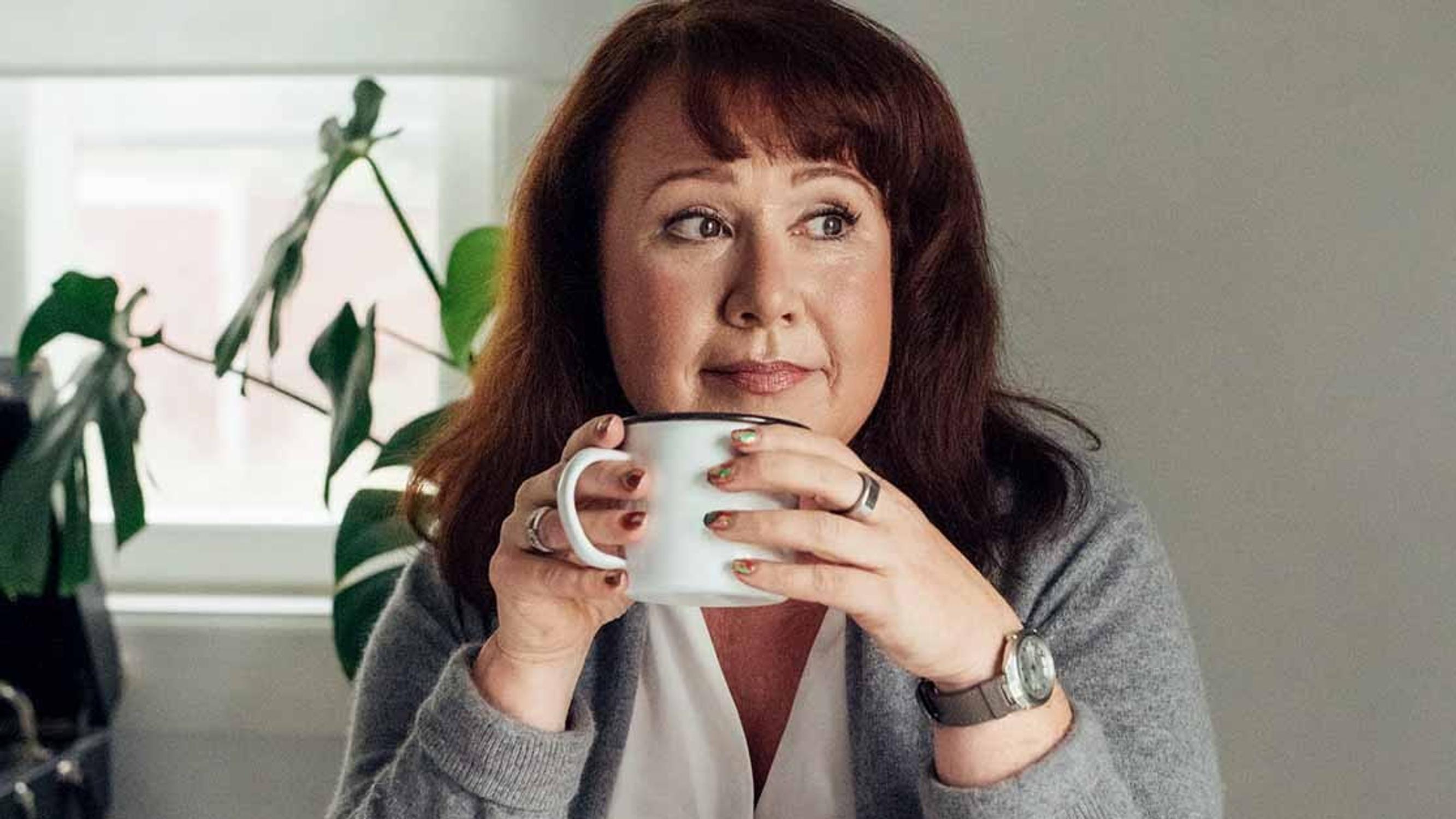 ”Näytin aina vähän vihaiselta” – linssileikkaus ja muutto maalle mullistivat Nanan arjen